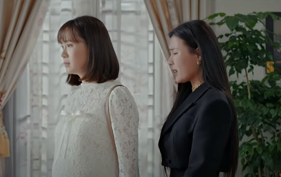 Hành động bộc phát của Mỹ Đình (Thúy Diễm) khiến Ngân Hà (Hồng Diễm) gặp rắc rối.