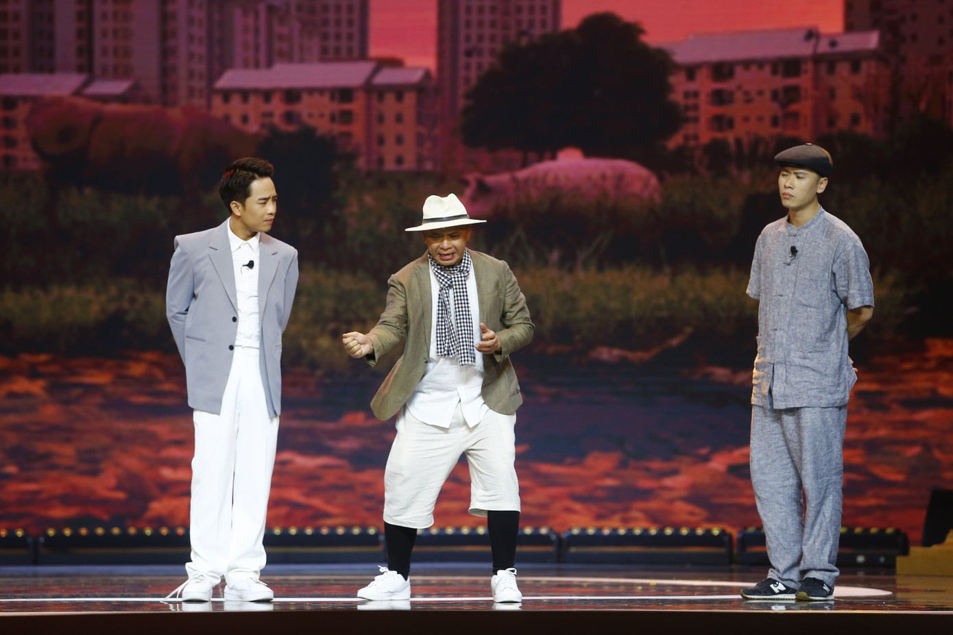 Không đi theo &quot;lối mòn&quot; quen thuộc hơn 20 năm qua, Táo Quân 2024 có thể sẽ khiến khán giả sốc, khó thích ứng, tuy nhiên màn chuyển giao thế hệ này hứa hẹn nhiều bất ngờ. Dàn nghệ sĩ trẻ như Mạnh Dũng, Thái Dương, Trung Ruồi, Đỗ Duy Nam, Tuấn Anh... vừa mang nét truyền thống của dàn nghệ sĩ quen thuộc vừa có chất riêng trong từng vai diễn. Ảnh: VFC