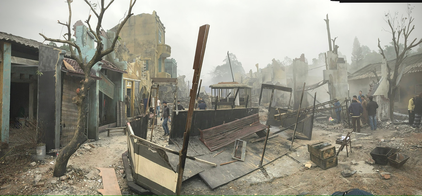 Trong phim chiến tranh những quả nổ, những đám cháy được gọi là hiệu ứng đặc biệt. Những hiệu ứng này có ê-kíp riêng để thực hiện. Toàn bộ ê-kíp phải luôn chuẩn bị sẵn sàng dụng cụ những bình chữa cháy để đảm bảo an toàn cho diễn viên trong bối cảnh quay.