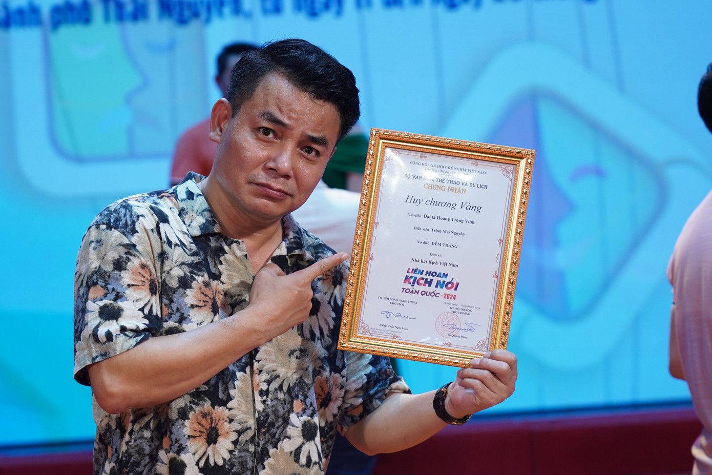 Đêm trắng đem về cho Nhà hát Kịch Việt Nam 4 huy chương Vàng, trong đó có một huy chương Vàng vở diễn và 3 huy chương Vàng cho diễn viên. Đêm trắng đem về cho Nhà hát Kịch Việt Nam 4 huy chương Vàng, trong đó có một huy chương Vàng vở diễn và 3 huy chương Vàng cho diễn viên.