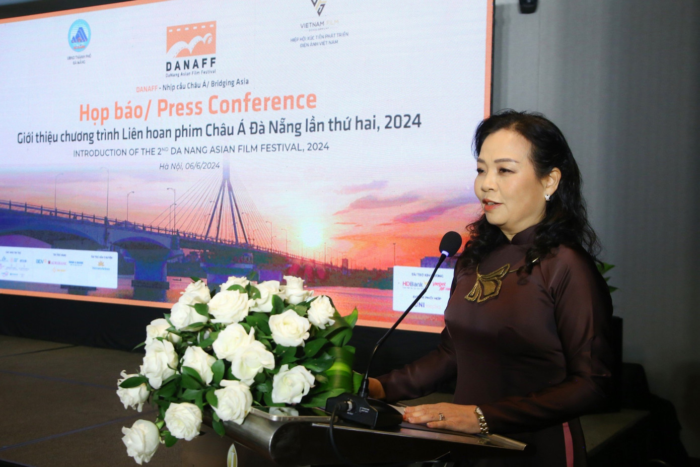 TS. Ngô Phương Lan - Giám đốc DANAFF II - giới thiệu về liên hoan phim châu Á Đà Nẵng lần thứ 2.