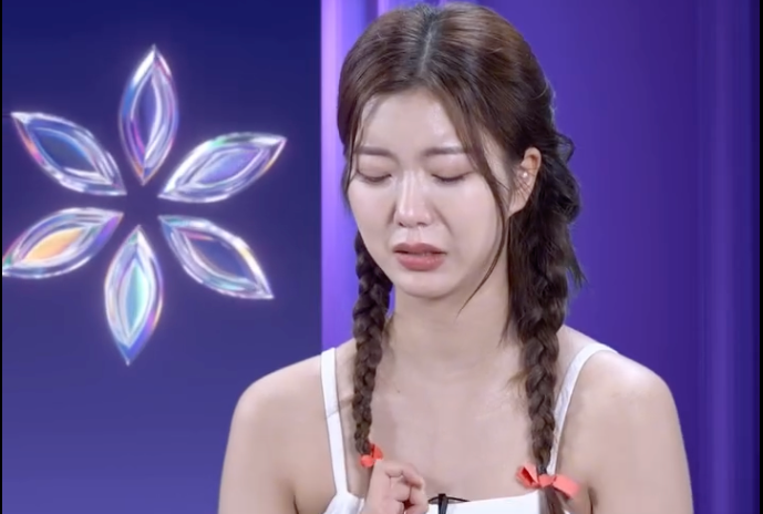 Lee Hooyeon bật khóc khi không được vũ công nam nào lựa chọn.