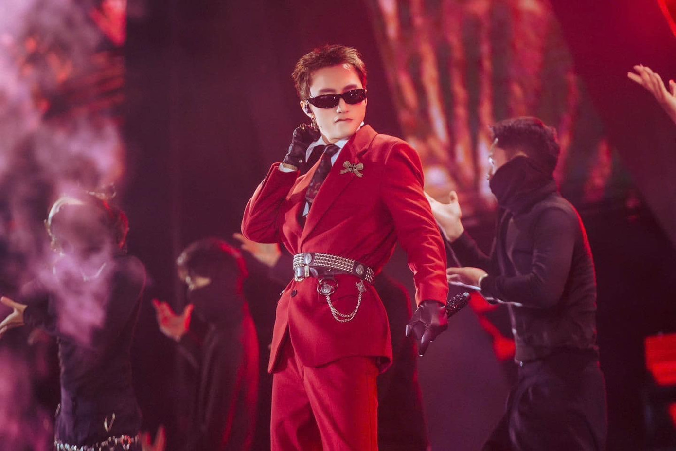 Đêm nhạc Y-Fest quy tụ dàn nghệ sĩ nổi tiếng bậc nhất hiện nay.