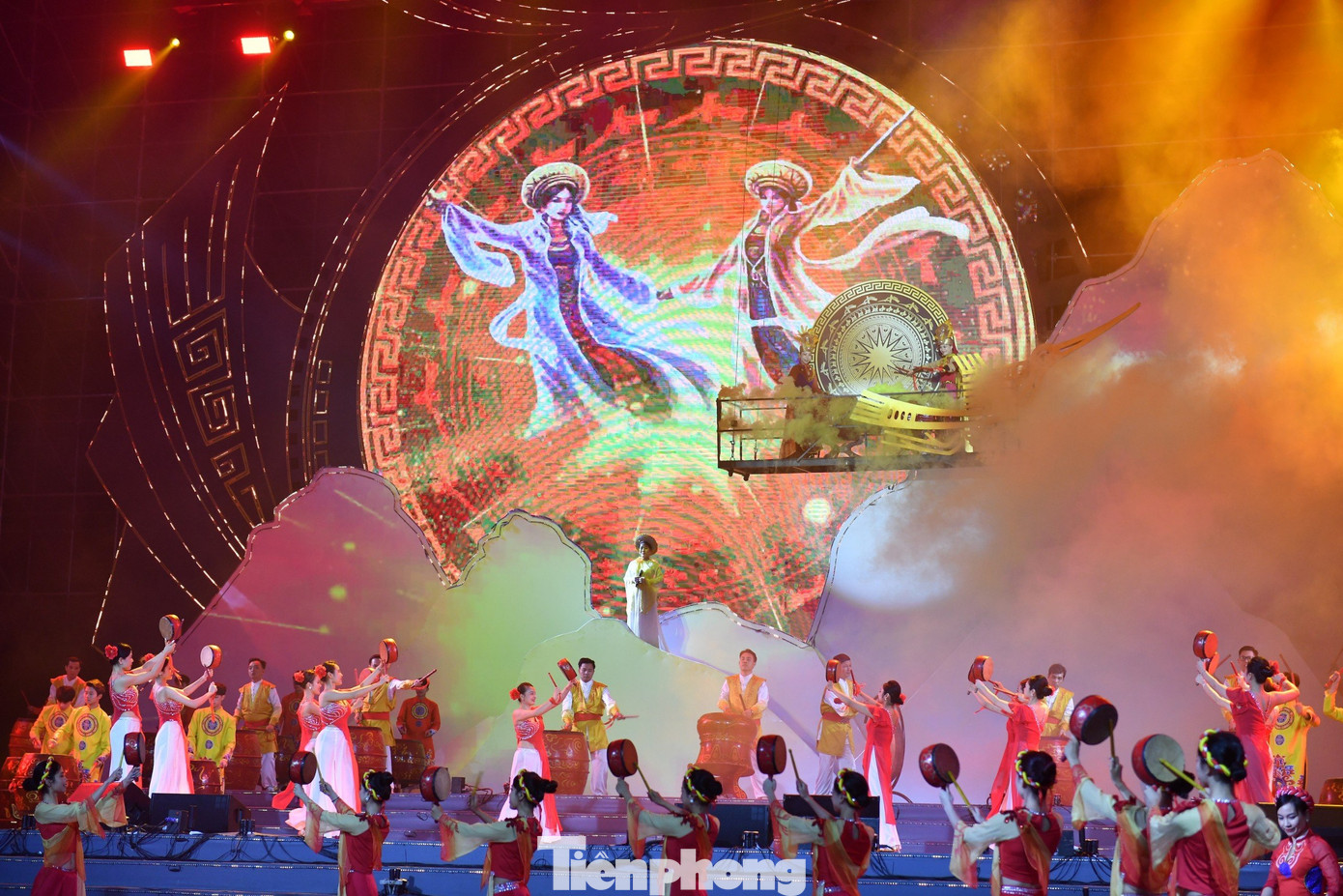 Lễ kỷ niệm 1984 năm khởi nghĩa Hai Bà Trưng và khai mạc lễ hội Đền Hai Bà Trưng xuân Giáp Thìn 2024 diễn ra tối 15/2/2024 (tức tối mùng 6 tháng Giêng) tại Di tích Quốc gia đặc biệt Đền Hai Bà Trưng.