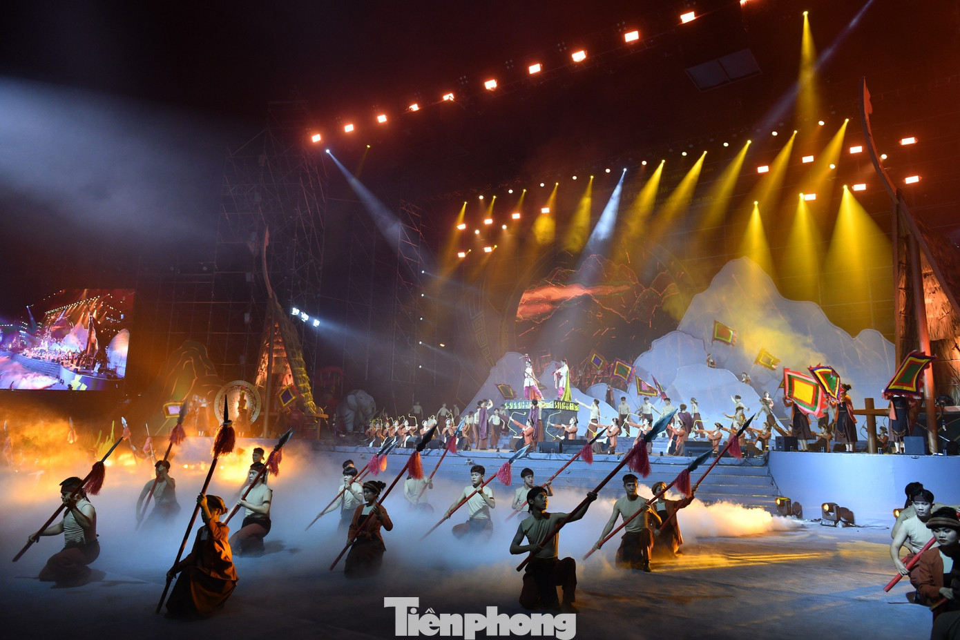 Sự kết hợp của ánh sáng, âm nhạc tạo nên những màn trình diễn hoành tráng về một thời lịch sử hào hùng. Âm vang Mê Linh được kỳ vọng trở thành sản phẩm văn hóa nghệ thuật, du lịch độc đáo, mang tính giáo dục trải nghiệm cho học sinh tìm hiểu về giá trị lịch sử, văn hóa truyền thống, tình yêu quê hương đất nước, góp phần thúc đẩy phát triển du lịch Mê Linh, tương xứng với bề dày lịch sử, văn hóa truyền thống của huyện.