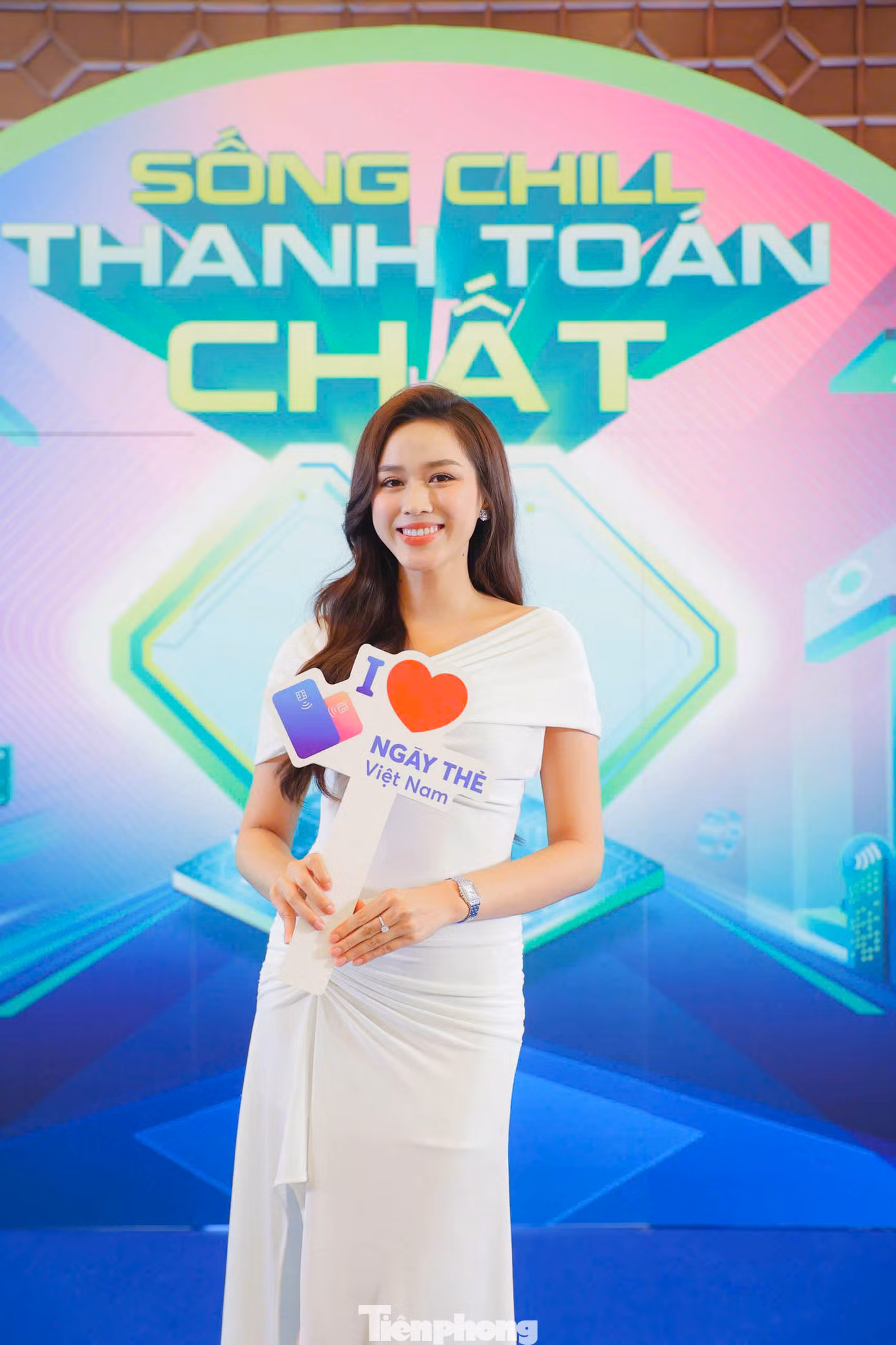Đồng hành với Ngày Thẻ Việt Nam 2024, Đỗ Thị Hà khẳng định bản thân luôn năng động, gần gũi với sinh viên, sẵn sàng lan tỏa công nghệ thanh toán mới đến giới trẻ.