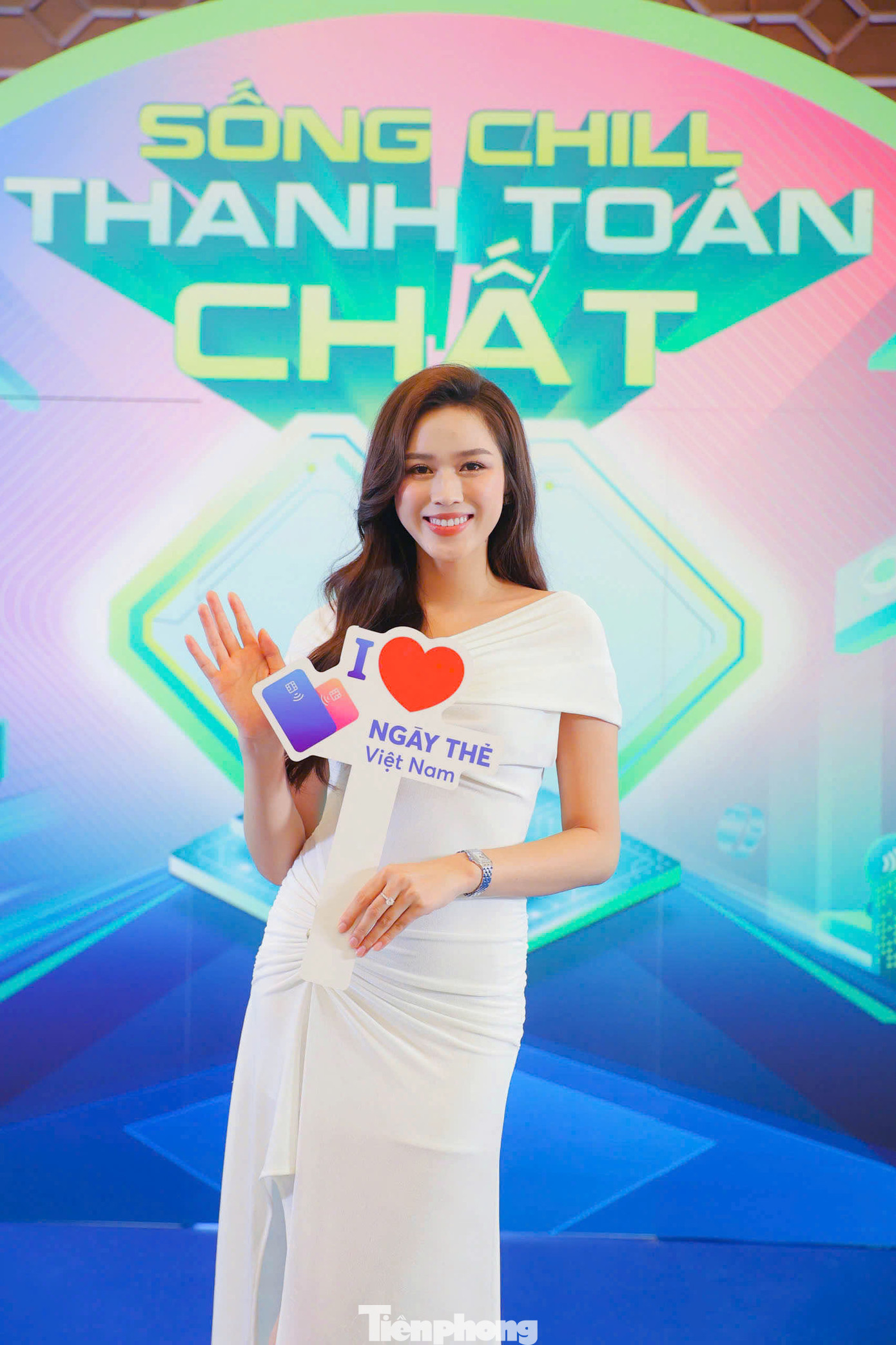 Đồng hành với Ngày Thẻ Việt Nam 2024, Đỗ Thị Hà khẳng định bản thân luôn năng động, gần gũi với sinh viên, sẵn sàng lan tỏa công nghệ thanh toán mới đến giới trẻ.