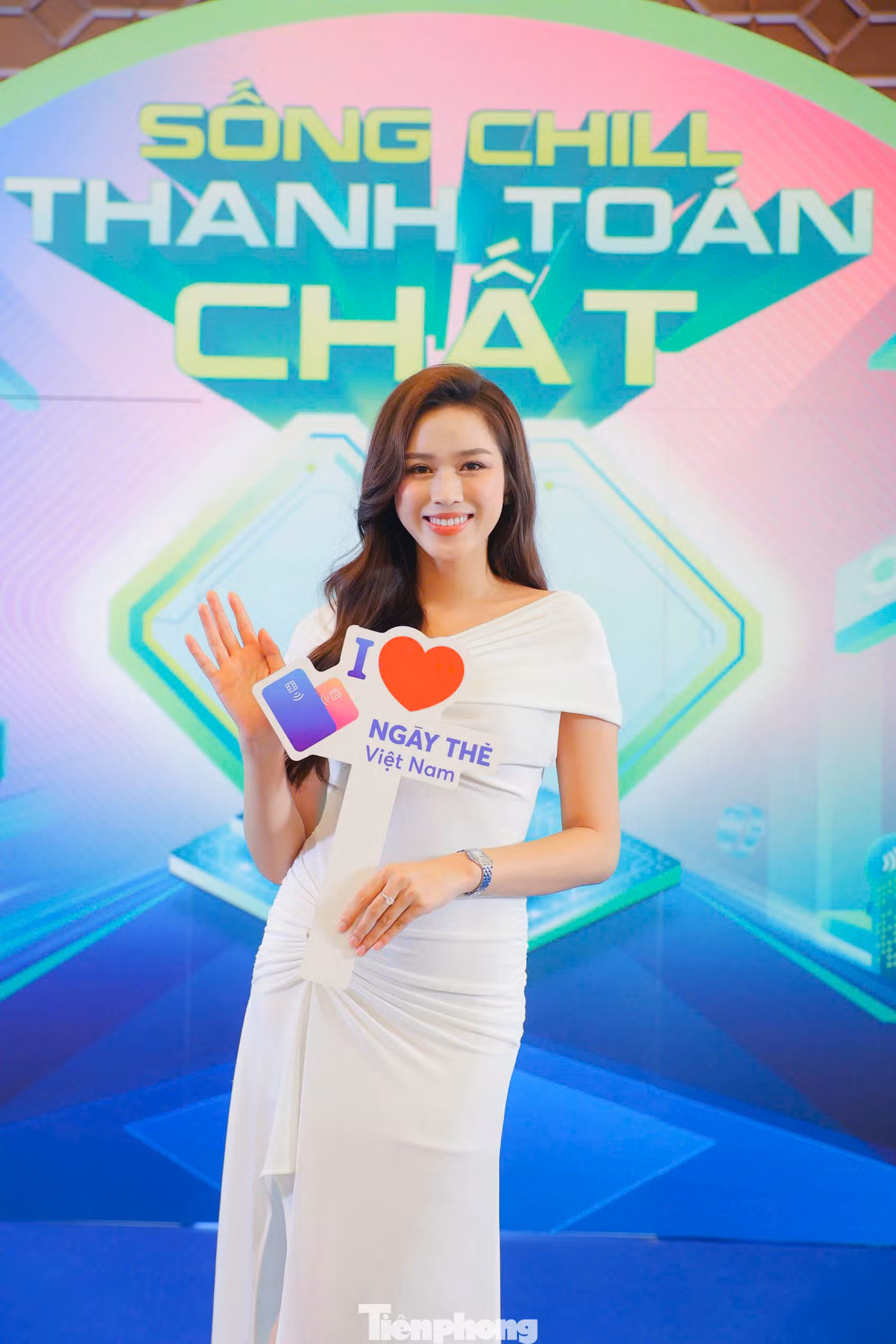 Đồng hành với Ngày Thẻ Việt Nam 2024, Đỗ Thị Hà khẳng định bản thân luôn năng động, gần gũi với sinh viên, sẵn sàng lan tỏa công nghệ thanh toán mới đến giới trẻ.