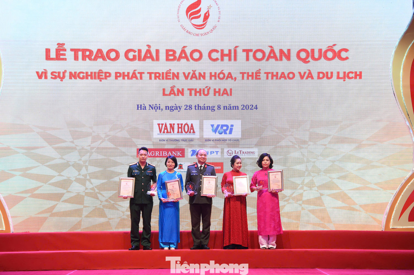 Các tác giả đạt giải Nhất giải Báo chí toàn quốc Vì sự nghiệp phát triển Văn hóa, Thể thao và Du lịch lần thứ hai.