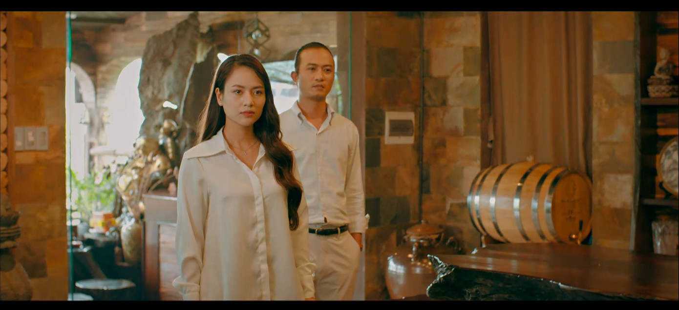 Mối quan hệ tình cảm phức tạp của tuyến nhân vật chính trong phim khiến khán giả chán nản. Mối quan hệ tình cảm phức tạp của tuyến nhân vật chính trong phim khiến khán giả chán nản.