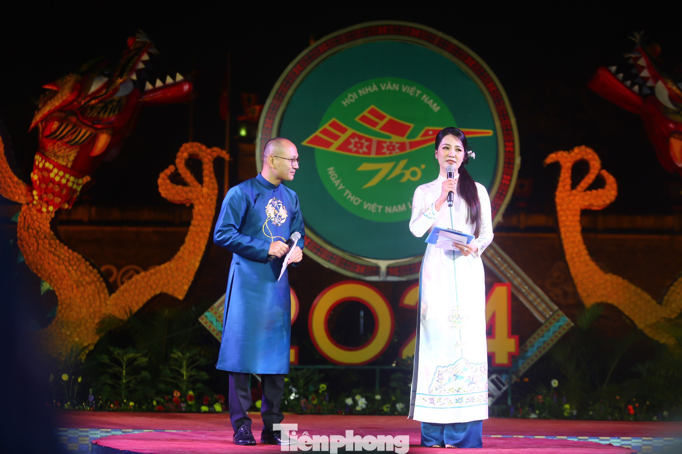 Nhà báo Phan Đăng viết lời bình và dẫn dắt chương trình cùng Á hậu Thụy Vân. Ban tổ chức tự hào bởi hai người dẫn chương trình có mức cát xê đắt đỏ hào hứng nhận lời, không màng thù lao.