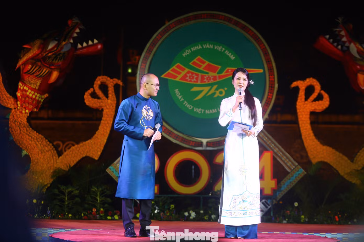 Nhà báo Phan Đăng viết lời bình và dẫn dắt chương trình cùng Á hậu Thụy Vân. Ban tổ chức tự hào bởi hai người dẫn chương trình có mức cát xê đắt đỏ hào hứng nhận lời, không màng thù lao.
