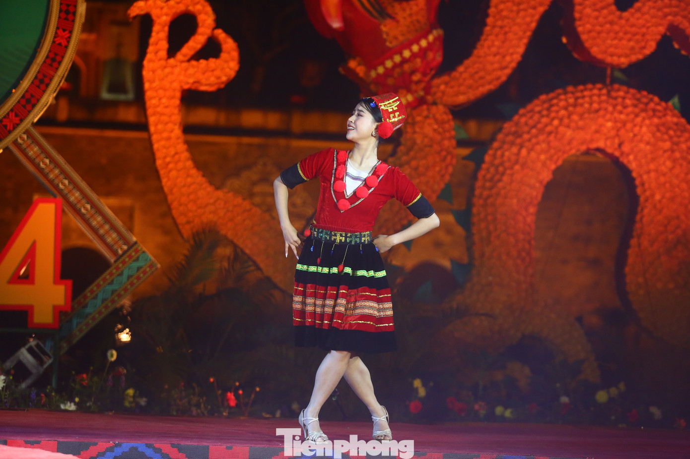 Khán giả được thưởng thức thơ của 16 tác giả trong nước và quốc tế, do tác giả trực tiếp đọc hoặc được các nhà thơ, nghệ sĩ ngâm thơ trình bày. Nhiều tên tuổi quen thuộc có thơ cất lên như Nông Quốc Chấn, Dương Khâu Luông (dân tộc Tày), Lò Ngân Sủn (dân tộc Giáy), Pờ Sảo Mìn (dân tộc Pa Dí), Lý Hữu Lương (dân tộc Dao), Kiều Maily (dân tộc Chăm), Thạch Đờ Ni (dân tộc Khmer)...