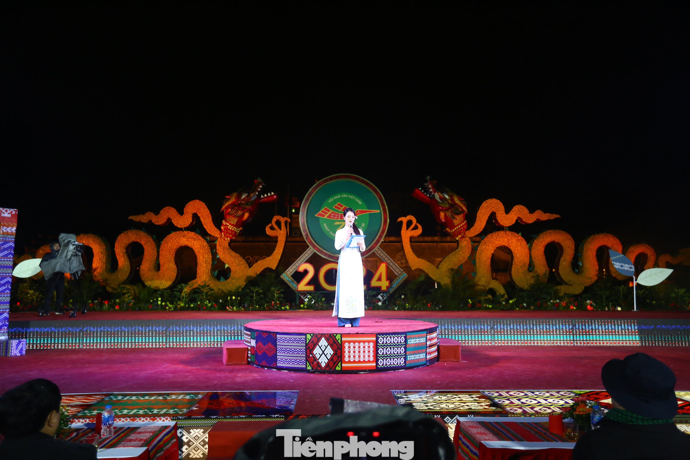 Ngày thơ Việt Nam lần thứ 22 diễn ra tại Khu di tích Hoàng thành Thăng Long với chủ đề Bản hòa âm đất nước. Chương trình do Hội Nhà văn Việt Nam kết hợp với Trung tâm bảo tồn di sản Thăng Long Hà Nội thực hiện.