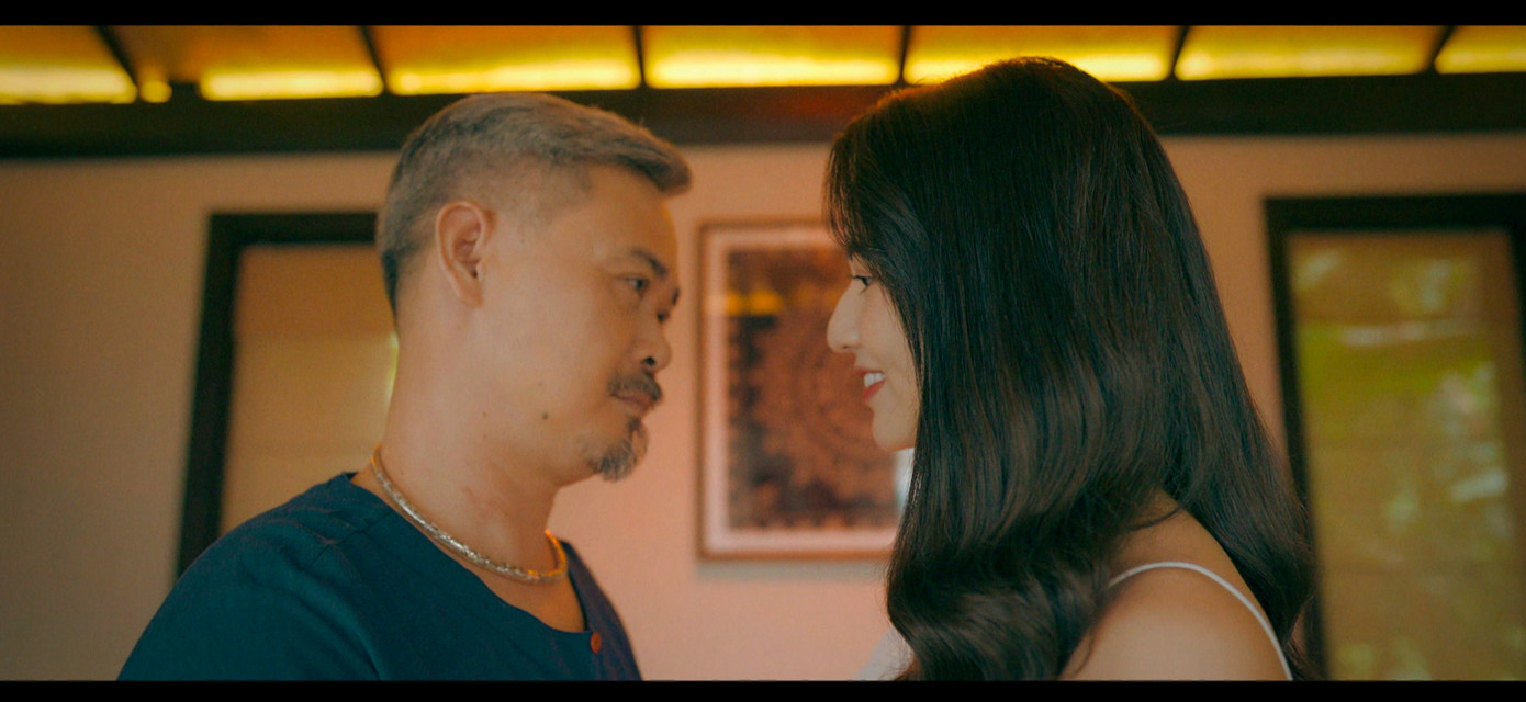 Mối quan hệ tình cảm phức tạp của tuyến nhân vật chính trong phim khiến khán giả chán nản. Mối quan hệ tình cảm phức tạp của tuyến nhân vật chính trong phim khiến khán giả chán nản.