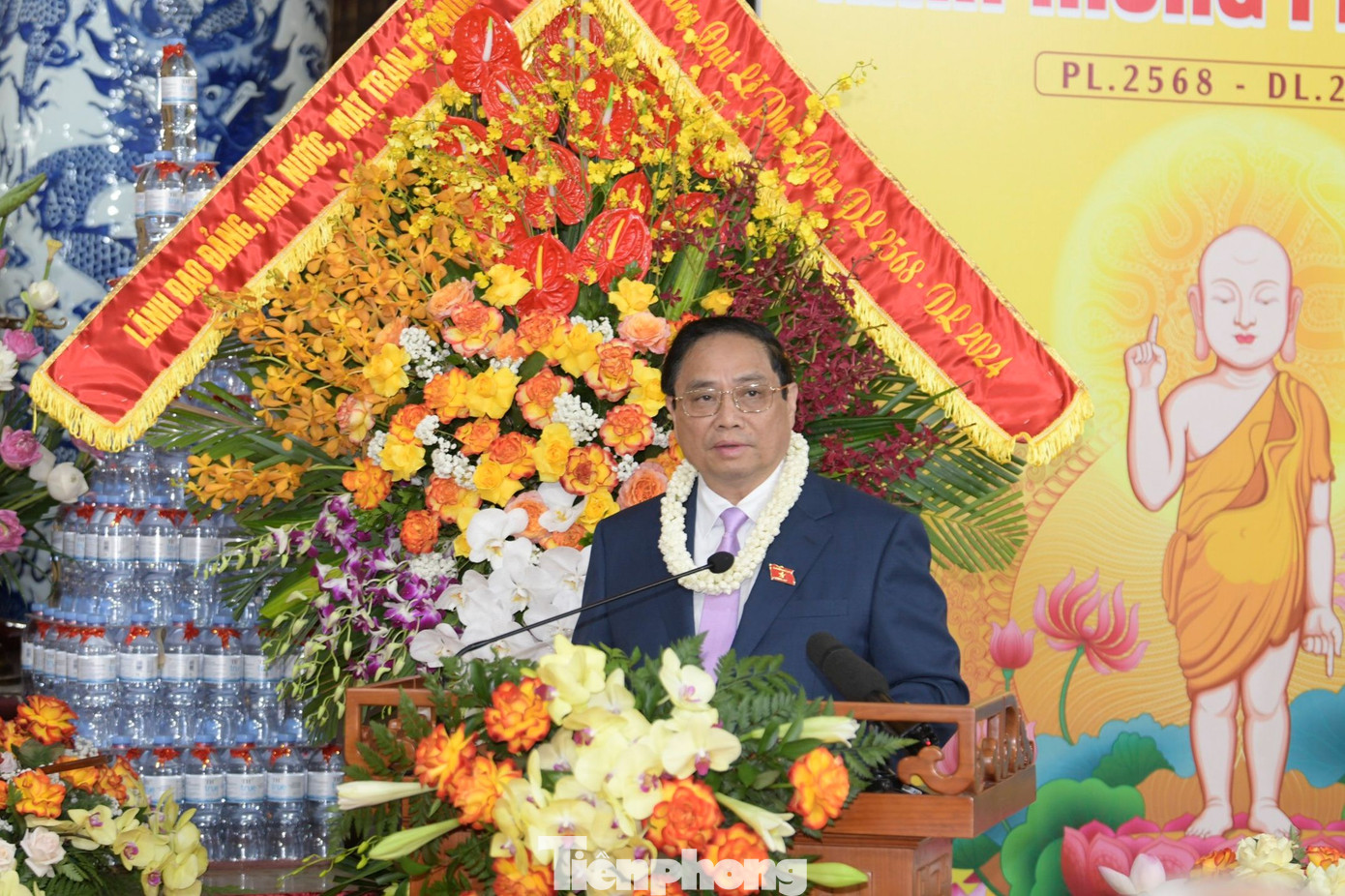 Thay mặt lãnh đạo Đảng, Nhà nước, Mặt trận Tổ quốc Việt Nam và với tình cảm cá nhân sâu sắc, Thủ tướng Phạm Minh Chính gửi tới chư tôn giáo phẩm GHPGVN, tăng ni, đồng bào Phật tử trong và ngoài nước những lời chúc mừng tốt đẹp nhất, chúc Đại lễ Phật đản Phật lịch 2568 của GHPGVN thành tựu viên mãn.