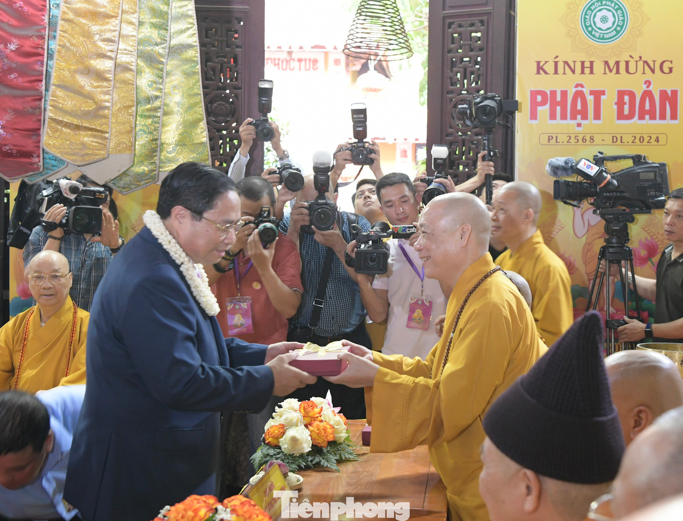 “Trải qua một ngàn năm lịch sử Phật giáo đã bám rễ, ăn sâu và hòa nhập vào xã hội Việt Nam, trở thành một thành tố văn hóa của người Việt Nam. Trong suốt những năm qua, Phật giáo đã có những đóng góp tích cực, góp phần to lớn trong công cuộc đấu tranh giành độc lập dân tộc, thống nhất đất nước và bảo vệ Tổ quốc Việt Nam xã hội chủ nghĩa”, Thủ tướng Phạm Minh Chính nhấn mạnh.