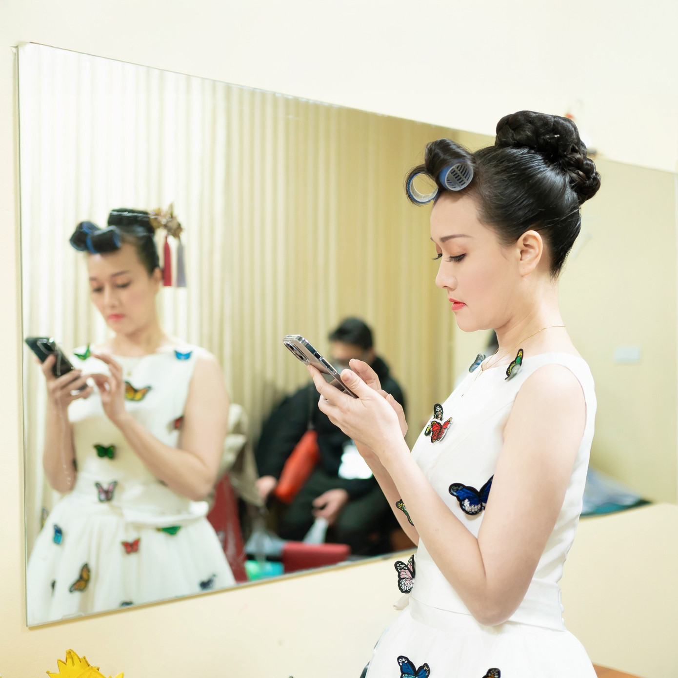 Bức ảnh hậu trường Táo Quân được nghệ sĩ Vân Dung đăng tải ngày 24/12. Bức ảnh hậu trường Táo Quân được nghệ sĩ Vân Dung đăng tải ngày 24/12.