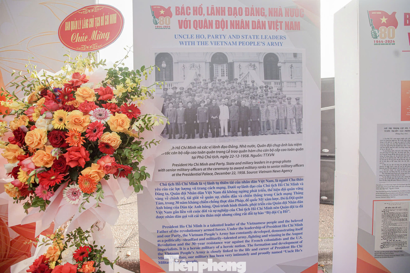 Với 80 tác phẩm được chia thành 3 phần: Bác Hồ, Lãnh đạo Đảng, Nhà nước với Quân đội Nhân dân Việt Nam, Quân đội Nhân dân Việt Nam trong sự nghiệp xây dựng và bảo vệ Tổ quốc xã hội chủ nghĩa, Lăng Chủ tịch Hồ Chí Minh - Công trình của “Lòng dân, ý Đảng”, người xem có thể thấy được lịch sử ra đời và sự phát triển của QĐND Việt Nam trong 80 năm qua.