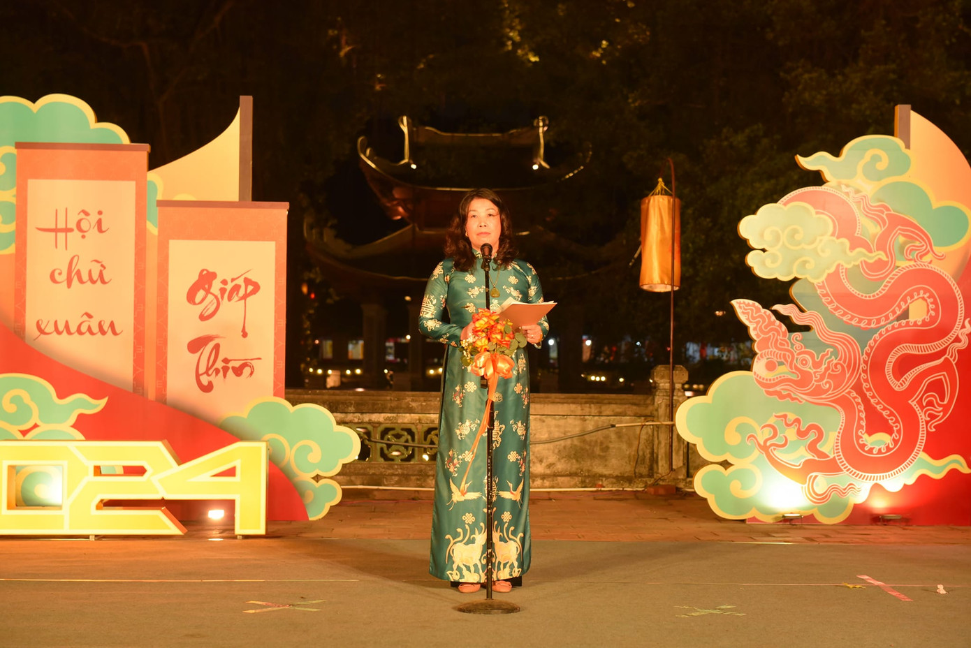 Trong dịp Tết Nguyên đán 2024, Trung tâm Hoạt động Văn hóa Khoa học Văn Miếu - Quốc Tử Giám cũng tổ chức hội chữ Xuân Giáp Thìn và triển lãm thư pháp Hiếu học tại khu vực Hồ Văn. Lễ khai mạc diễn ra tối ngày 3/2 tại khuôn viên Hồ Văn. Trong dịp Tết Nguyên đán 2024, Trung tâm Hoạt động Văn hóa Khoa học Văn Miếu - Quốc Tử Giám cũng tổ chức hội chữ Xuân Giáp Thìn và triển lãm thư pháp Hiếu học tại khu vực Hồ Văn. Lễ khai mạc diễn ra tối ngày 3/2 tại khuôn viên Hồ Văn.