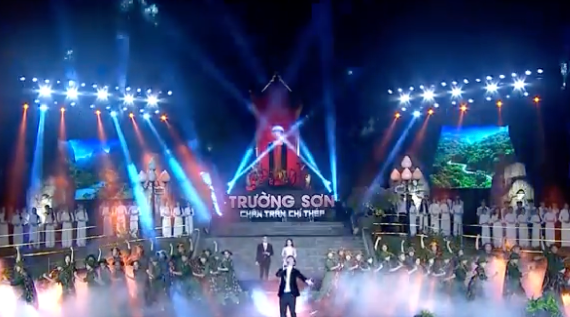 Chương trình Trường Sơn - Chân trần chí thép được truyền hình trực tiếp từ Nghĩa trang Trường Sơn tối 19/5. Chương trình Trường Sơn - Chân trần chí thép được truyền hình trực tiếp từ Nghĩa trang Trường Sơn tối 19/5.