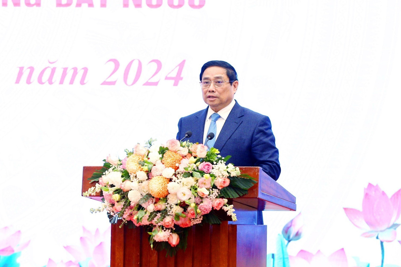 Thủ tướng Phạm Minh Chính phát biểu chỉ đạo xử lý dứt điểm các vụ việc tồn đọng. Ảnh: Trần Huấn.