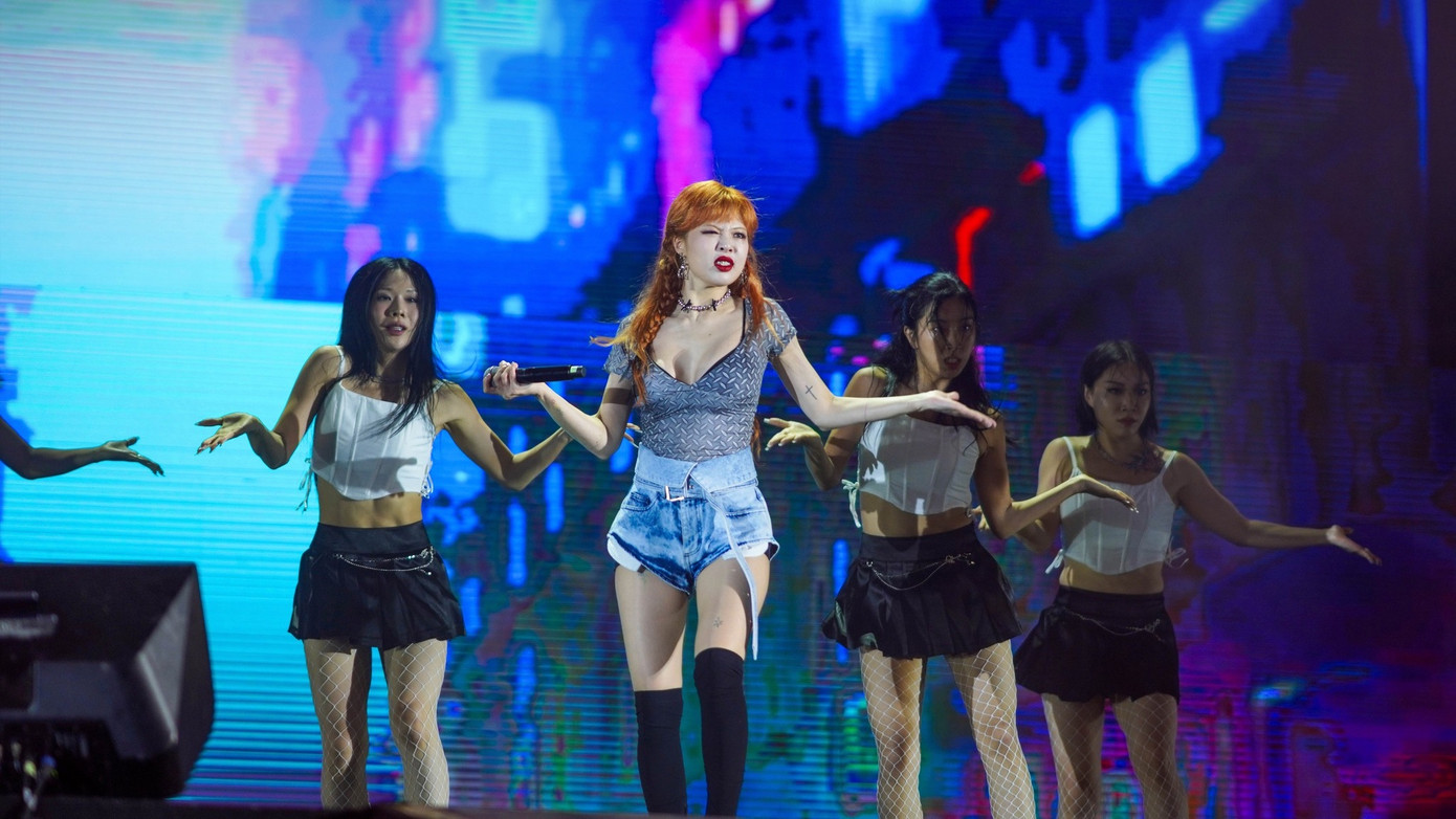 Công nghiệp điện ảnh và công nghiệp biểu diễn có thành quả đáng mừng không có nghĩa văn hóa trở thành "con gà đẻ trứng vàng". Công nghiệp điện ảnh và công nghiệp biểu diễn có thành quả đáng mừng không có nghĩa văn hóa trở thành "con gà đẻ trứng vàng".