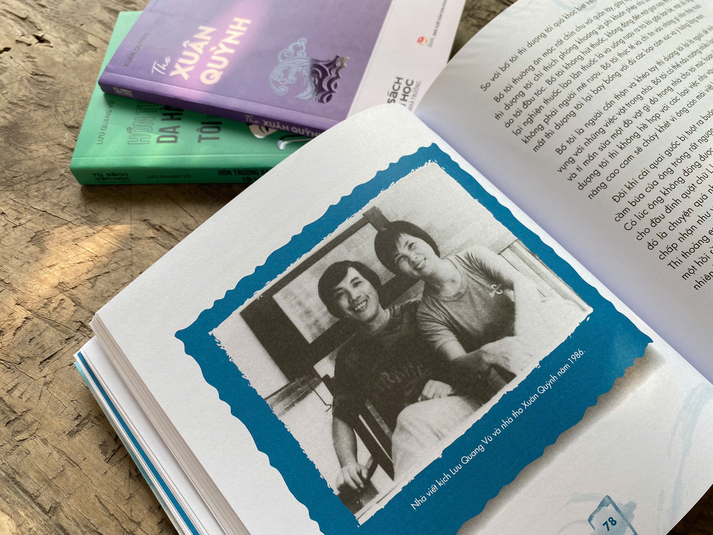 Cuốn sách chứa đựng những hình ảnh chưa từng được công bố về gia đình Xuân Quỳnh, Lưu Quang Vũ. Cuốn sách chứa đựng những hình ảnh chưa từng được công bố về gia đình Xuân Quỳnh, Lưu Quang Vũ.