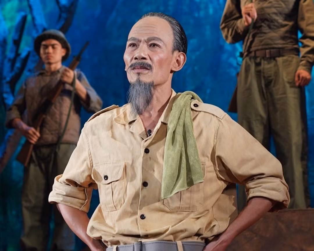 Vở chính luận Đêm trắng là một trong những tác phẩm đắt khách của Nhà hát Kịch Việt Nam trong năm 2024. Vở chính luận Đêm trắng là một trong những tác phẩm đắt khách của Nhà hát Kịch Việt Nam trong năm 2024.