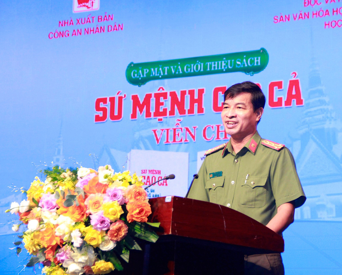 Đại tá Trần Cao Kiều - Phó cục trưởng Cục Truyền thông CAND (Bộ Công an), Giám đốc, Tổng biên tập NXB Công an Nhân dân - phát biểu tại lễ ra mắt cuốn Sứ mệnh cao cả. Đại tá Trần Cao Kiều - Phó cục trưởng Cục Truyền thông CAND (Bộ Công an), Giám đốc, Tổng biên tập NXB Công an Nhân dân - phát biểu tại lễ ra mắt cuốn Sứ mệnh cao cả.