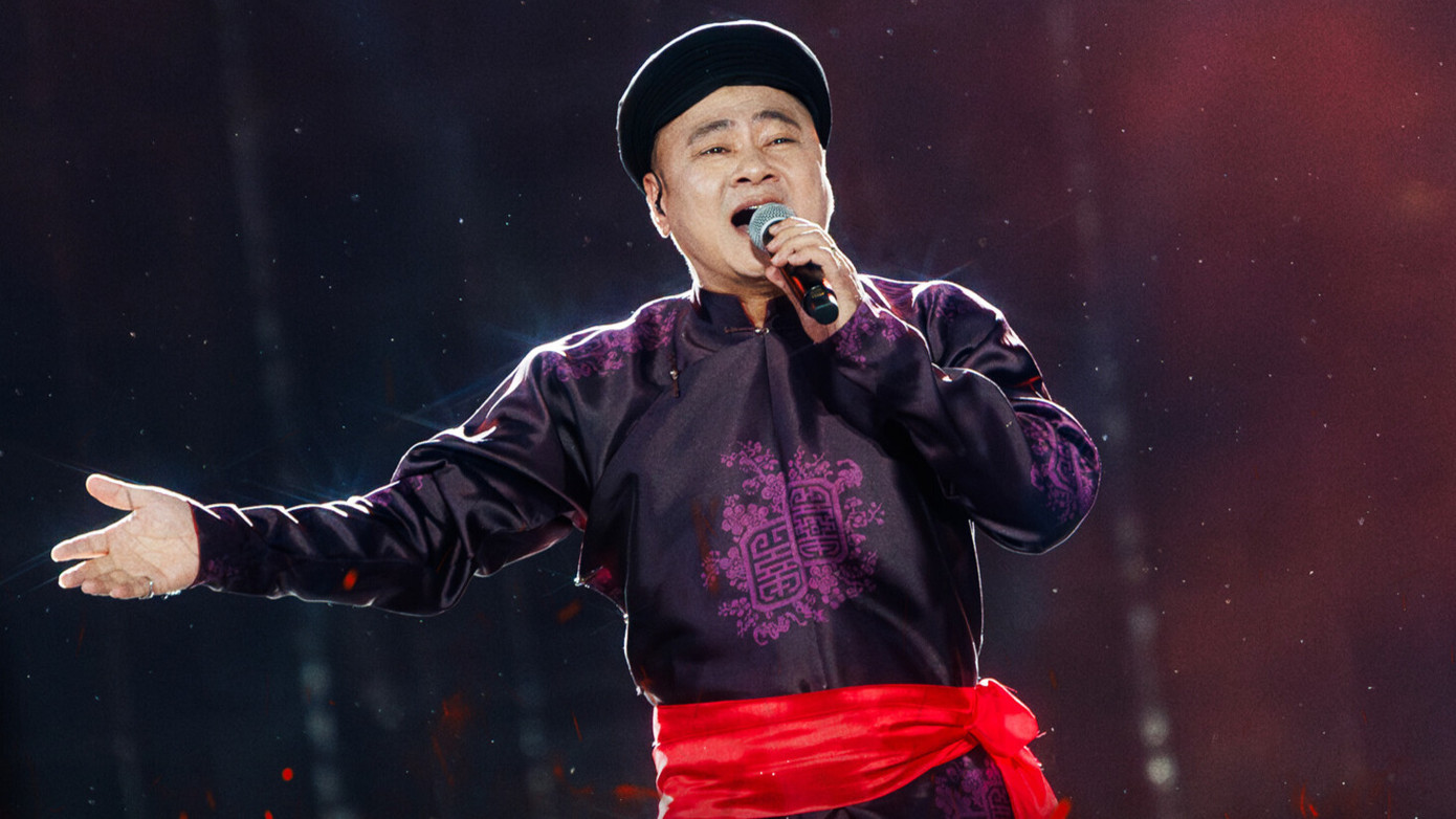 Năm 2024, NSND Tự Long để lại dấu ấn lớn trong lòng khán giả khi tham gia chương trình Anh trai vượt ngàn chông gai.