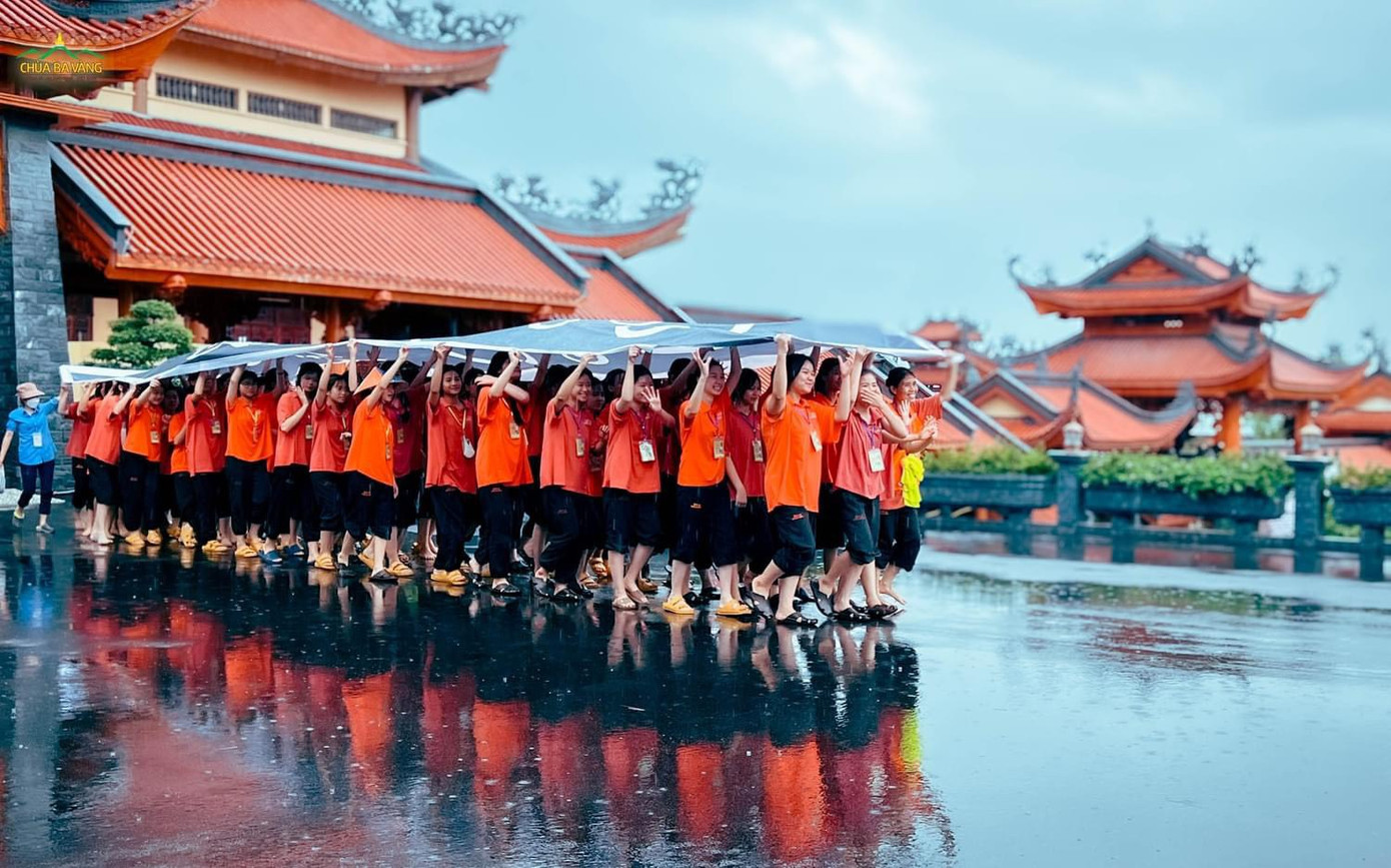 Khóa tu mùa hè hướng giới trẻ xây dựng thiện nghiệp cho tương lai, học tập, nâng cao tinh thần yêu nước, tự hào truyền thống anh hùng của dân tộc Việt Nam. Khóa tu mùa hè hướng giới trẻ xây dựng thiện nghiệp cho tương lai, học tập, nâng cao tinh thần yêu nước, tự hào truyền thống anh hùng của dân tộc Việt Nam.