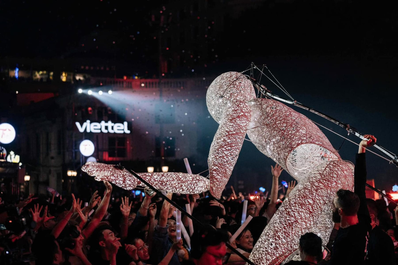 Đêm nhạc Y-Fest quy tụ dàn nghệ sĩ nổi tiếng bậc nhất hiện nay.