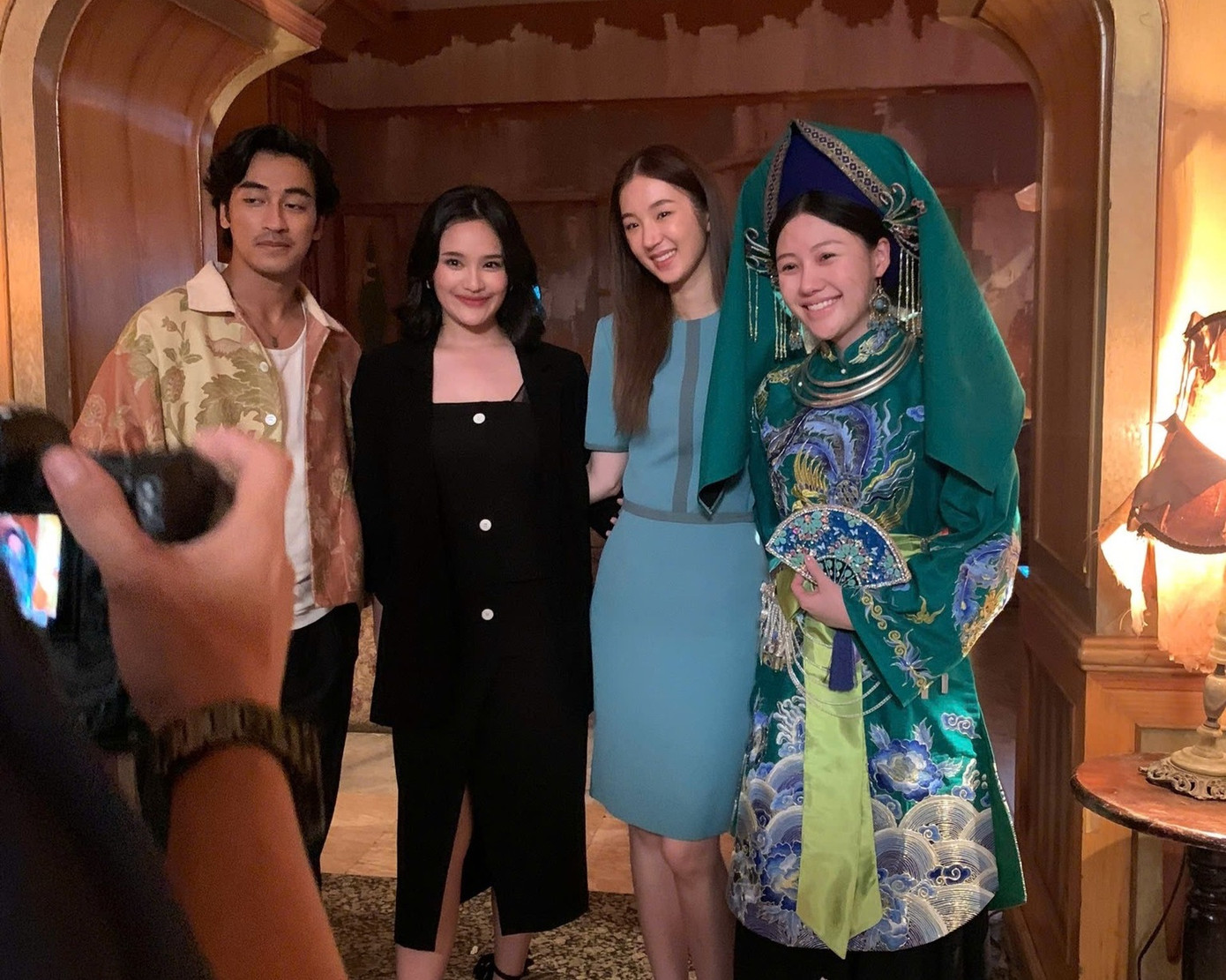 TS. Nguyễn Đức Hiển khẳng định tham khảo sự tư vấn của các chuyên gia khi thực hiện tác phẩm liên quan đến văn hóa, tín ngưỡng. TS. Nguyễn Đức Hiển khẳng định tham khảo sự tư vấn của các chuyên gia khi thực hiện tác phẩm liên quan đến văn hóa, tín ngưỡng.