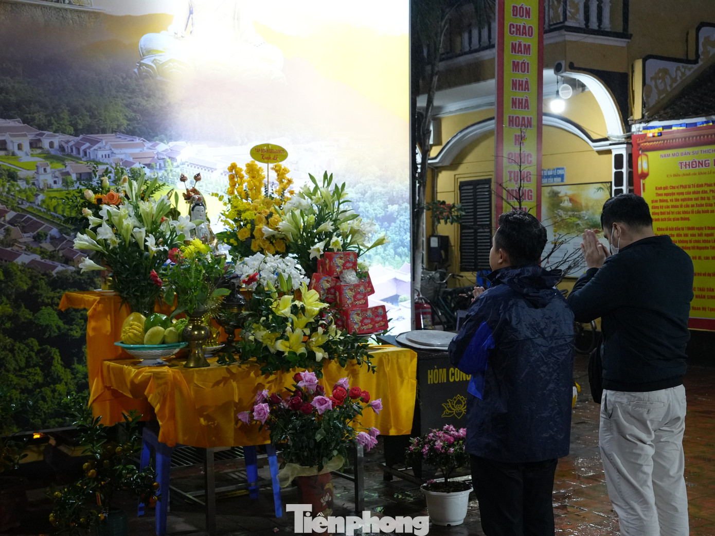 Trước kỳ nghỉ Tết Nguyên đán 2024, Thủ tướng có công điện yêu cầu không để xảy ra các hoạt động mê tín dị đoan, dâng sao giải hạn, gọi hồn, cúng vong, trục vong, cúng oan gia trái chủ… tại các cơ sở tín ngưỡng, cơ sở tôn giáo, thờ tự. Tuy nhiên, người dân vẫn chưa thể thay đổi thói quen đóng tiền làm lễ dâng sao giải hạn.