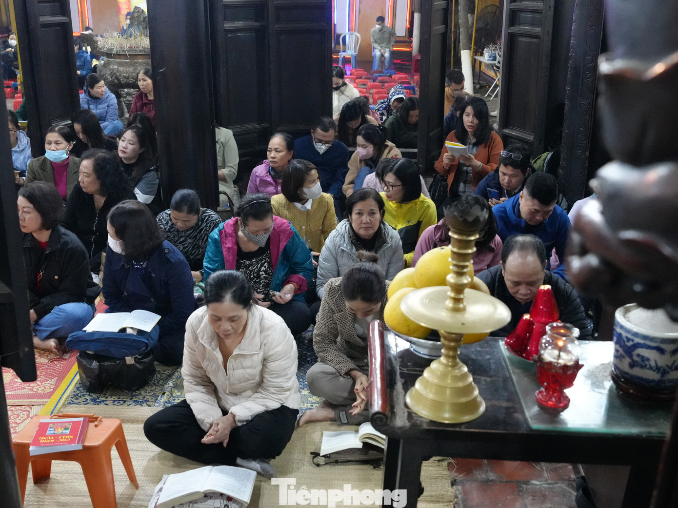 Để tham gia khóa lễ này người dân phải đăng ký và đóng tiền từ trước đó khá lâu. Giá cả tùy thuộc vào độ “xấu” của sao chiếu mệnh thành viên trong gia đình. Mỗi người tham gia lễ giải hạn sẽ nộp 150.000-200.000 đồng/ người.