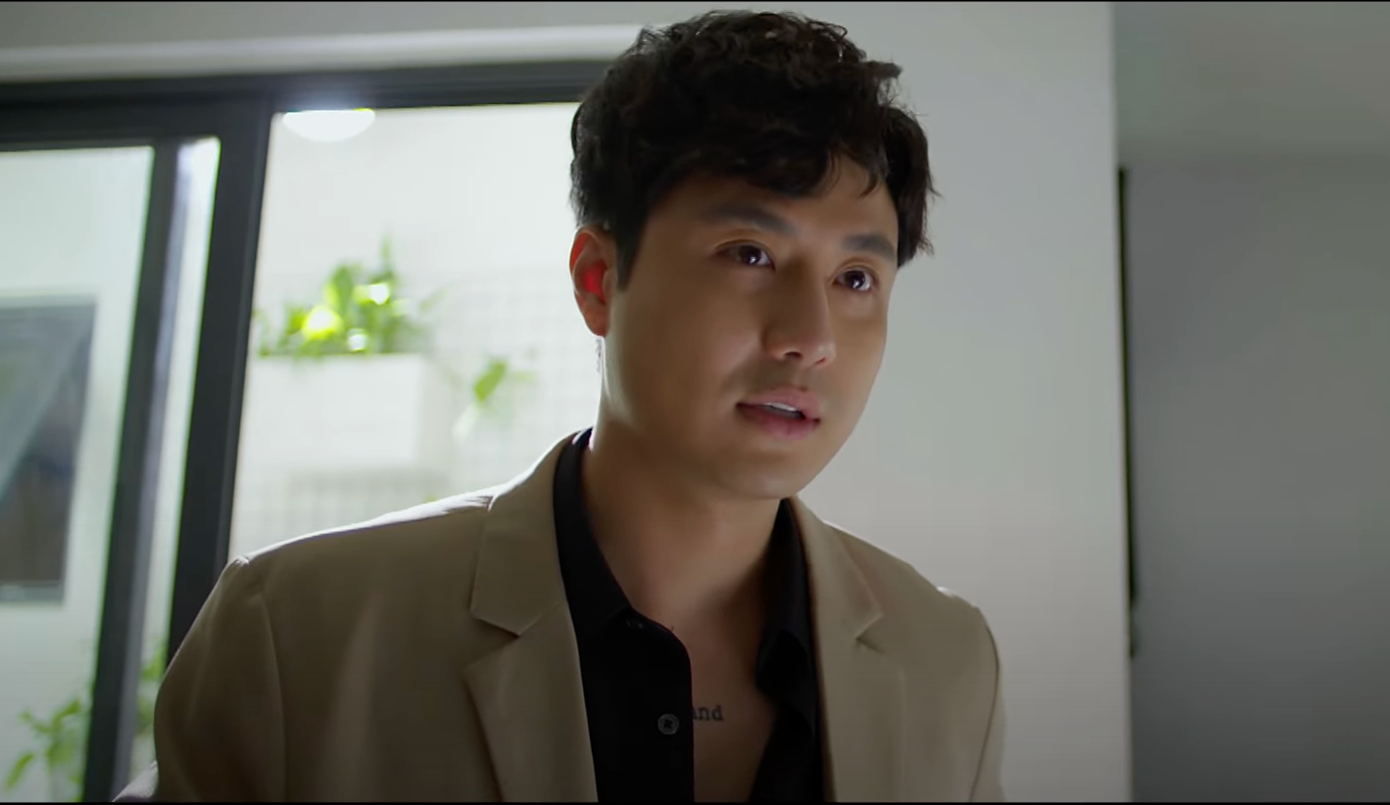 Hôm sau về nhà, Hân (Việt Hoa) và Đức Anh (Thanh Sơn) cãi nhau to đến mức Hân phải đề nghị ly hôn. Hôm sau về nhà, Hân (Việt Hoa) và Đức Anh (Thanh Sơn) cãi nhau to đến mức Hân phải đề nghị ly hôn.