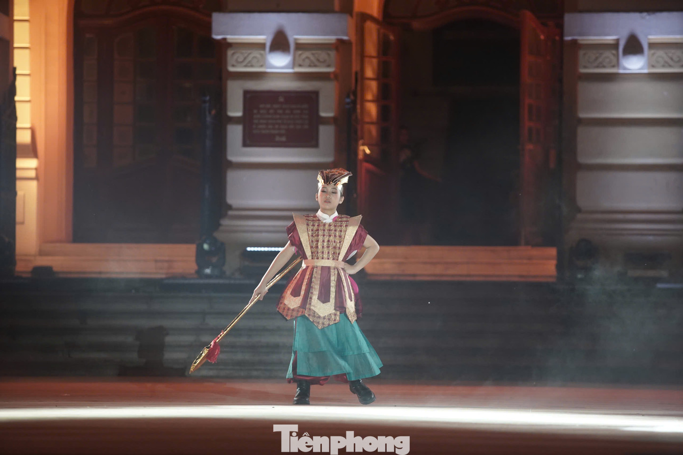 Sân khấu lễ khai mạc đặc sắc với những tiết mục kết hợp giữa văn hóa truyền thống và hiện đại. Chất truyền thống, hiện đại như hòa quyện với nhau thông qua những tiết mục kết hợp nghệ thuật tuồng, chèo, beatbox và hợp xướng...