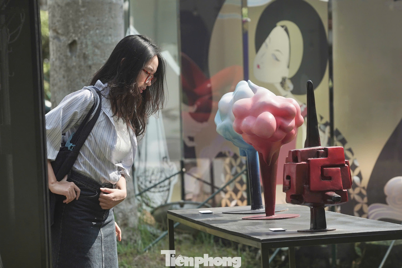 Mỗi tác phẩm là một ngôn ngữ tạo hình với cách thể hiện riêng, nhưng tất cả đều toát lên tinh thần trân trọng quá khứ, yêu mến hiện tại và sức sống mãnh liệt hướng tới tương lai.