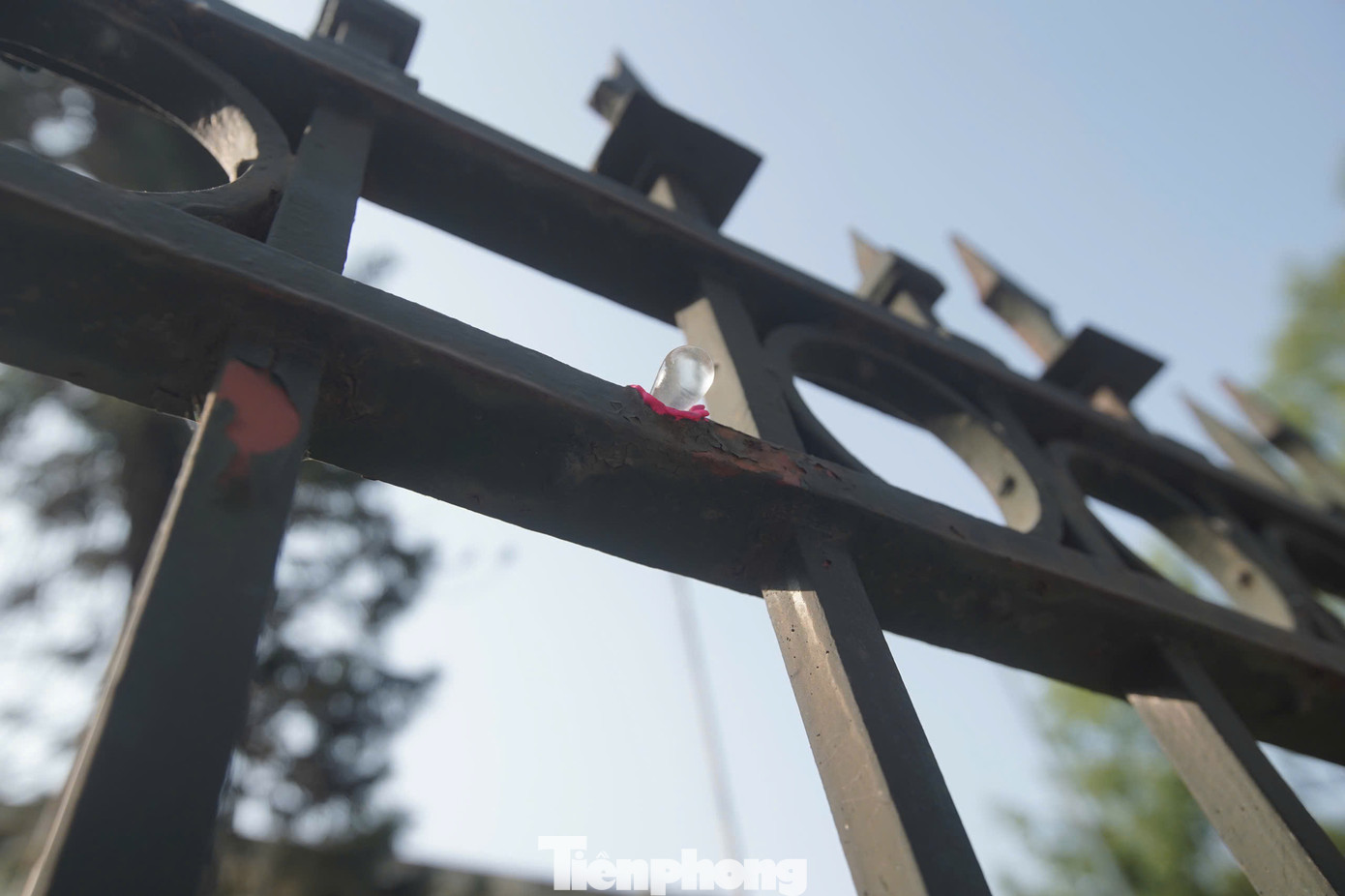 Đại diện thiết kế dự án cho biết, việc trang trí lại những vết đạn này để tạo nên sự tươi mới, trẻ trung và cũng là cách giúp du khách hình dung rõ ràng hơn về dấu ấn lịch sử hào hùng của cha ông.