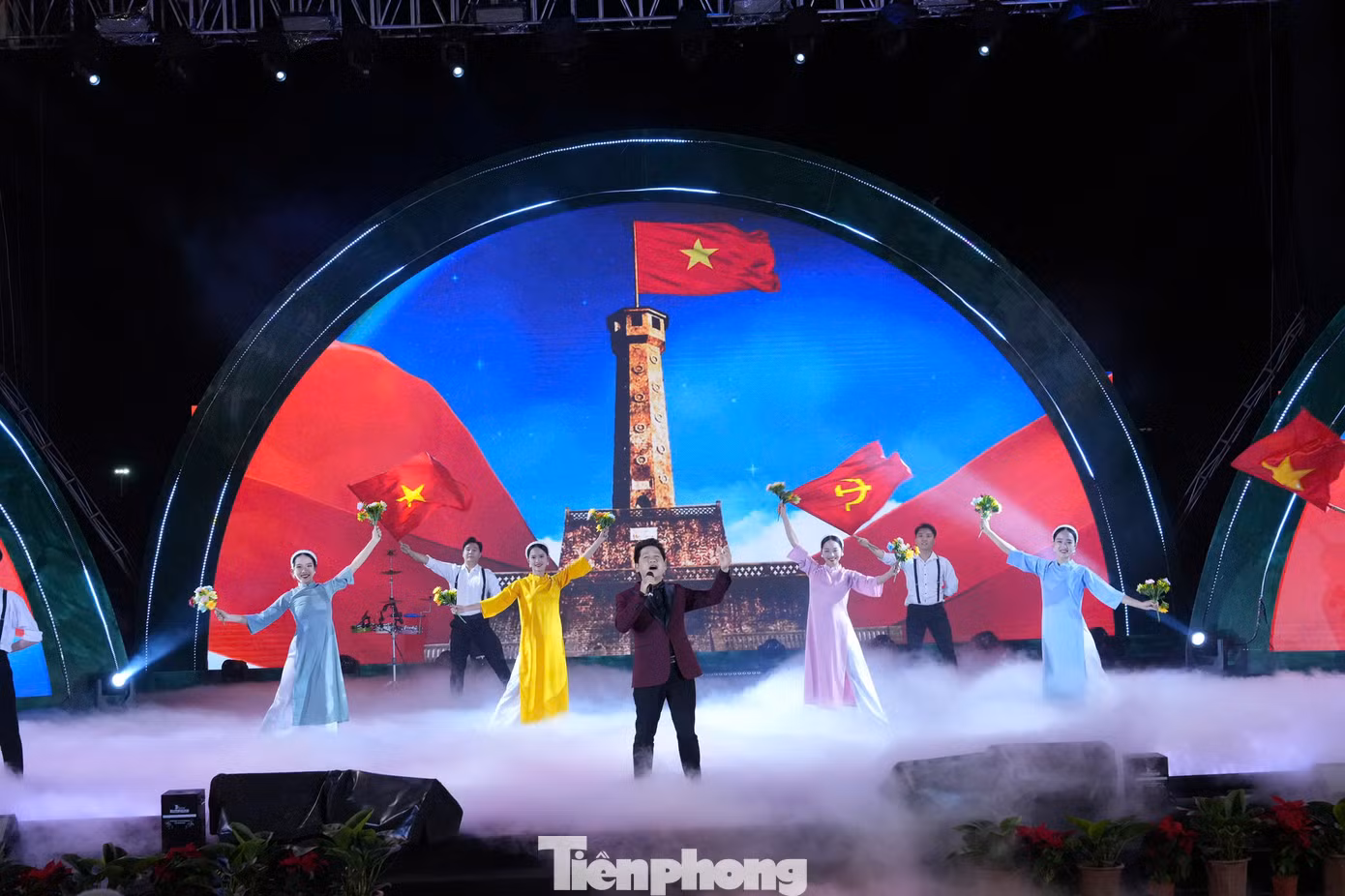 Lễ khai mạc Lễ hội Văn hóa ẩm thực Hà Nội diễn ra tại công viên Thống Nhất (Trần Nhân Tông, Hai Bà Trưng) tối 29/11.