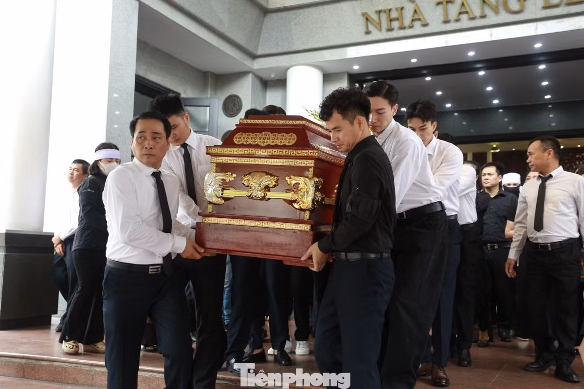 Lễ truy điệu, di quan bắt đầu lúc 8h45 ngày 19/7. Sau đó, NSƯT Bùi Phương Nga được hỏa táng tại đài hóa thân Hoàn Vũ (Văn Điển, Hà Nội).
