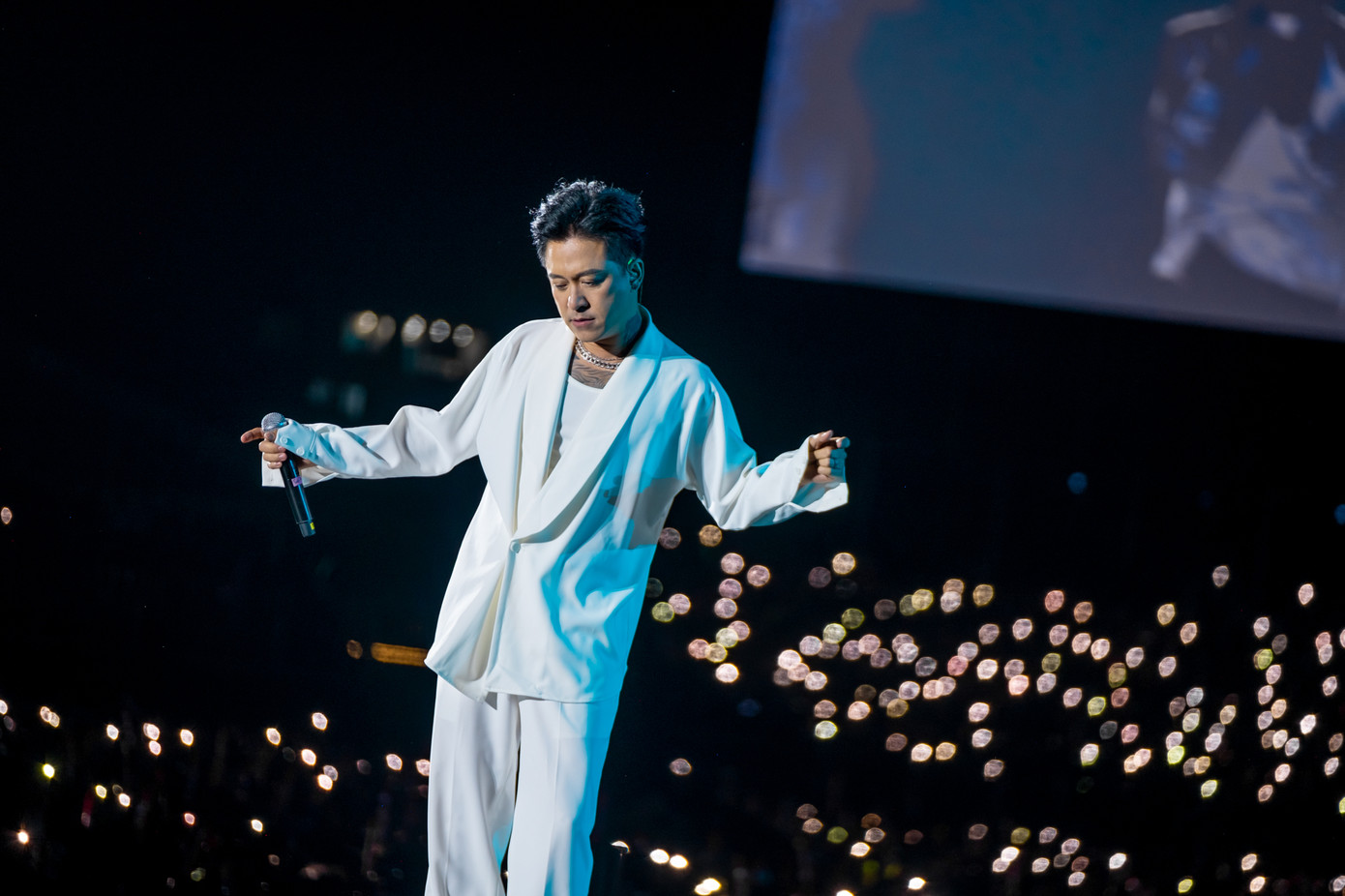 Doanh thu của show Anh trai vượt ngàn chông gai có thể đạt 340 tỷ đồng. Doanh thu của show Anh trai vượt ngàn chông gai có thể đạt 340 tỷ đồng.