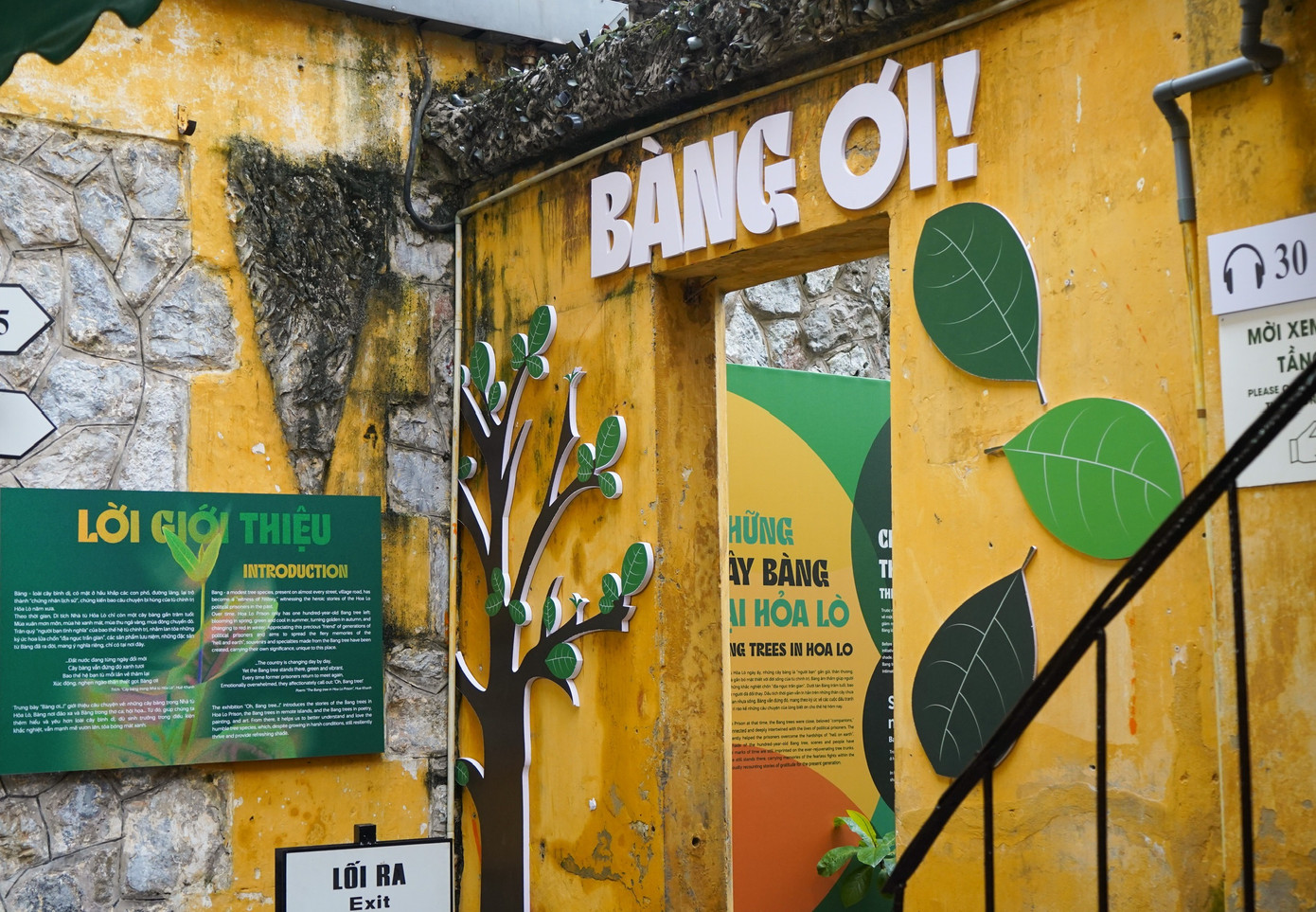 Thiết thực kỷ niệm 70 năm Ngày Giải phóng Thủ đô (10/10/1954-10/10/2024), dưới sự chỉ đạo của Sở Văn hóa và Thể thao Hà Nội, Ban Quản lý Di tích Nhà tù Hỏa Lò tổ chức trưng bày chuyên đề Bàng ơi...!.