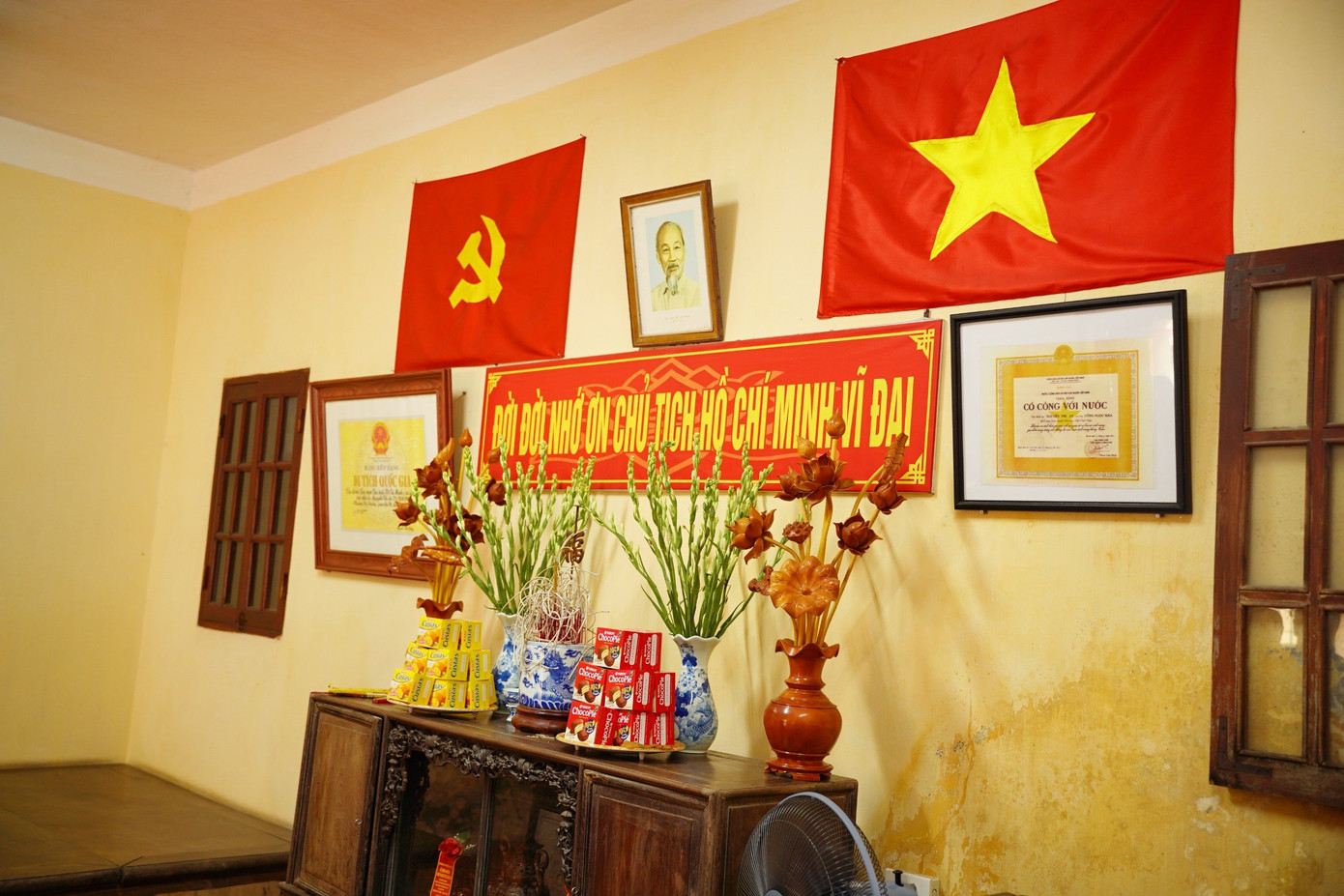 Được xây dựng từ năm 1929 ở ngõ 319 An Dương Vương (phường Phú Thượng, quận Tây Hồ), di tích Bác Hồ đang được ông Công Ngọc Dũng - cháu nội của cụ Nguyễn Thị An - trông coi, giữ gìn.