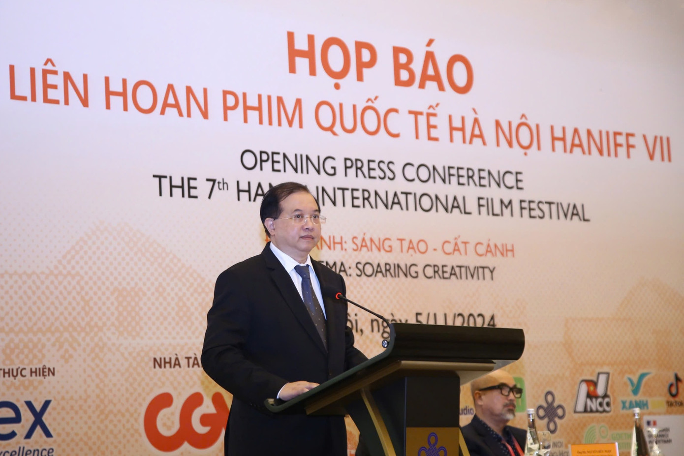 Thứ trưởng Bộ VHTTDL Tạ Quang Đông phát biểu tại họp báo giới thiệu Liên hoan phim quốc tế Hà Nội. Ảnh: Anh Vũ. Thứ trưởng Bộ VHTTDL Tạ Quang Đông phát biểu tại họp báo giới thiệu Liên hoan phim quốc tế Hà Nội. Ảnh: Anh Vũ.