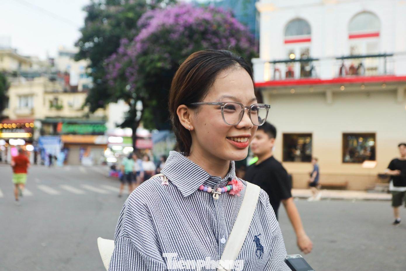 Nguyễn Thị Thanh Huyền - sinh viên năm 3 của trường Cao đẳng Du lịch Hà Nội - là thành viên của nhóm đầu tiên cán đích. Cô khẳng định, việc áp dụng công nghệ, các trò chơi, nhiệm vụ khiến hành trình khám phá trở nên lý thú, phù hợp với thời đại, giới trẻ. "Dịp này, tôi được biết thêm nhiều quán ăn gia truyền, chính gốc tại Hà Nội. Trước đây tôi chỉ đi theo chỉ dẫn trên mạng nên không rõ đâu mới là chính, là gốc", Huyền chia sẻ.