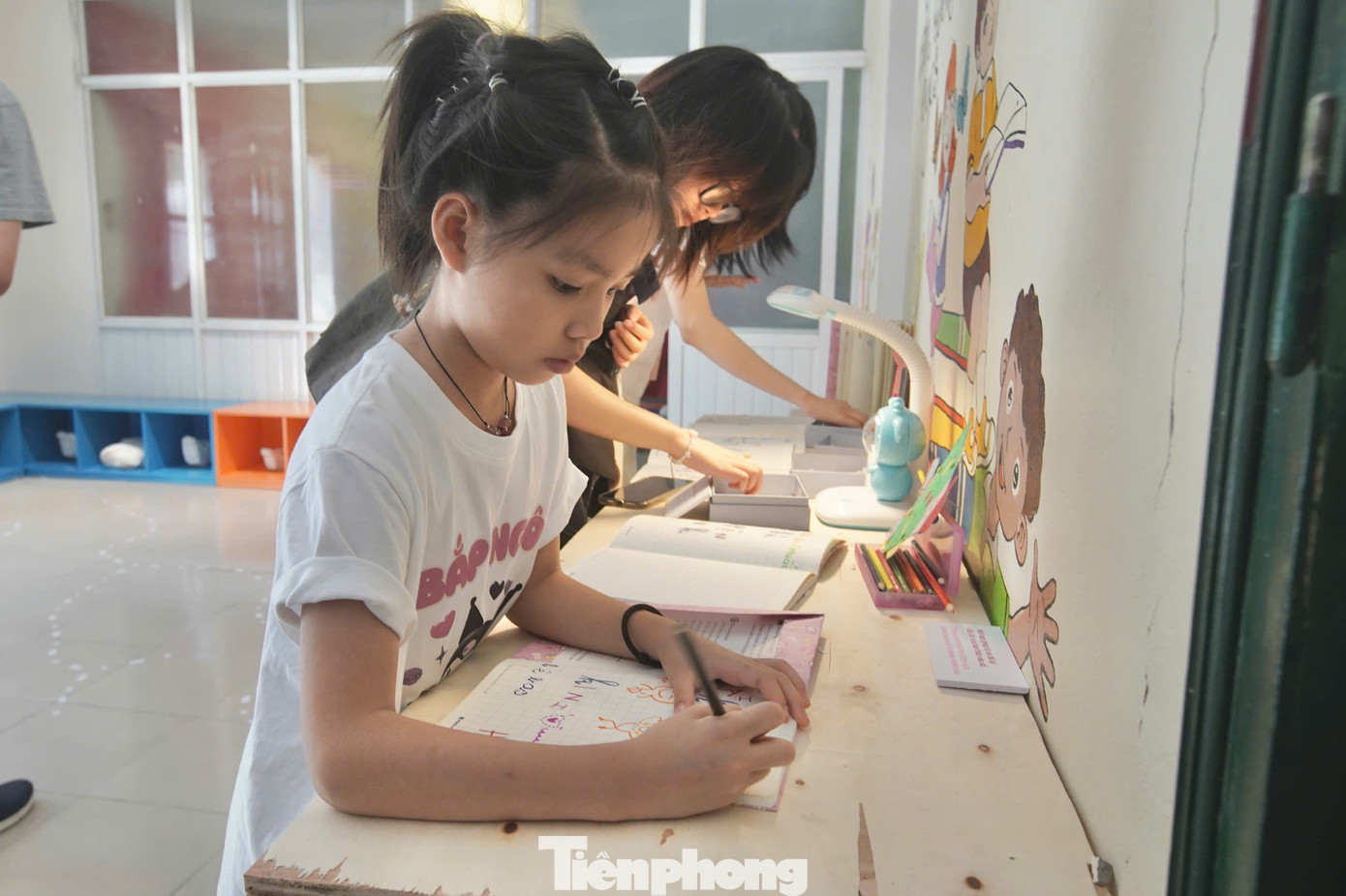 Các hoạt động nằm trong khuôn khổ lễ hội thiết kế sáng tạo tại Cung thiếu nhi Hà Nội những ngày qua đã thu hút sự tham gia của nhiều nghệ sĩ trẻ với các tác phẩm sáng tạo, kết hợp giữa truyền thống và hiện đại.