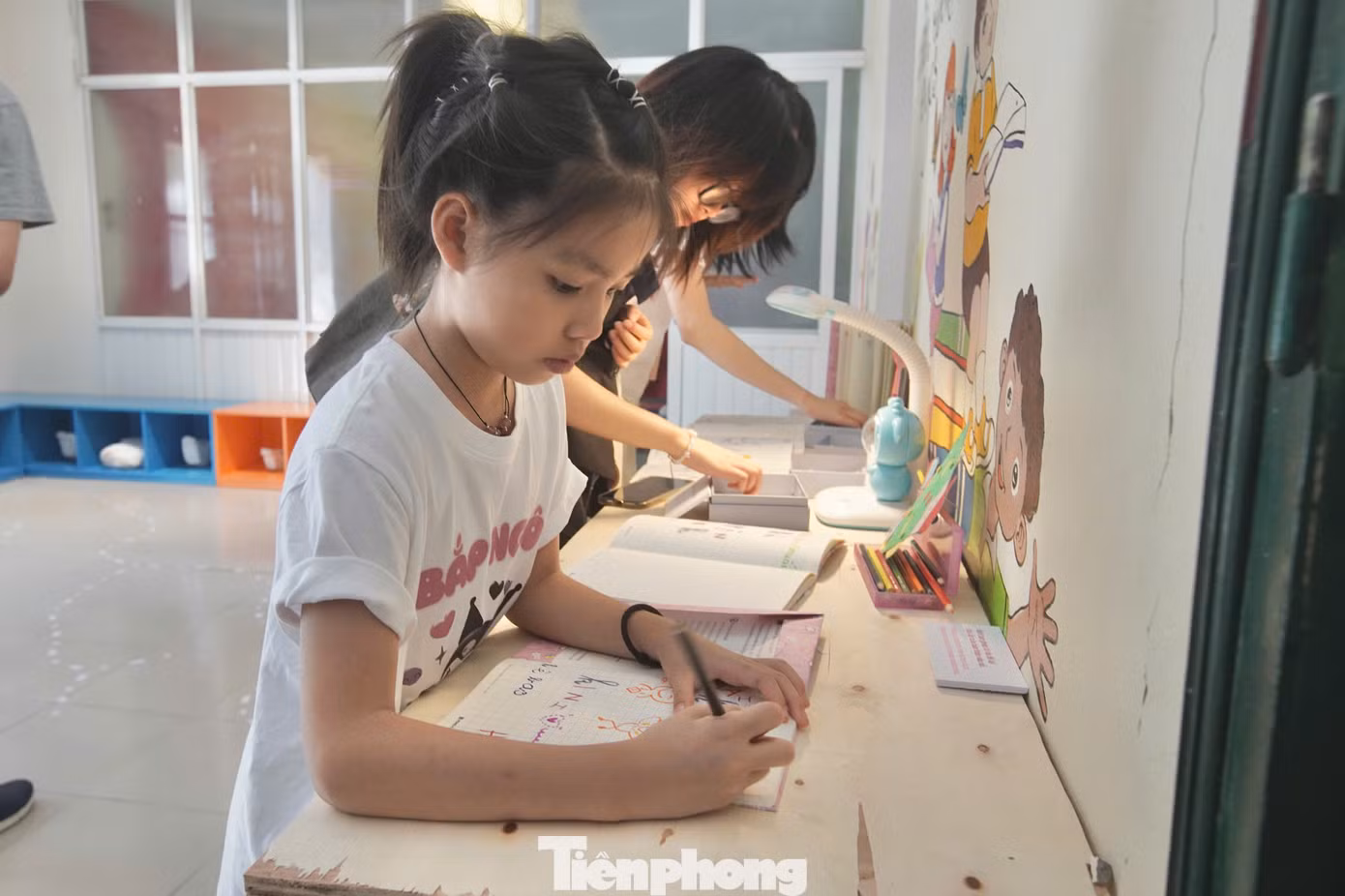 Các hoạt động nằm trong khuôn khổ lễ hội thiết kế sáng tạo tại Cung thiếu nhi Hà Nội những ngày qua đã thu hút sự tham gia của nhiều nghệ sĩ trẻ với các tác phẩm sáng tạo, kết hợp giữa truyền thống và hiện đại.