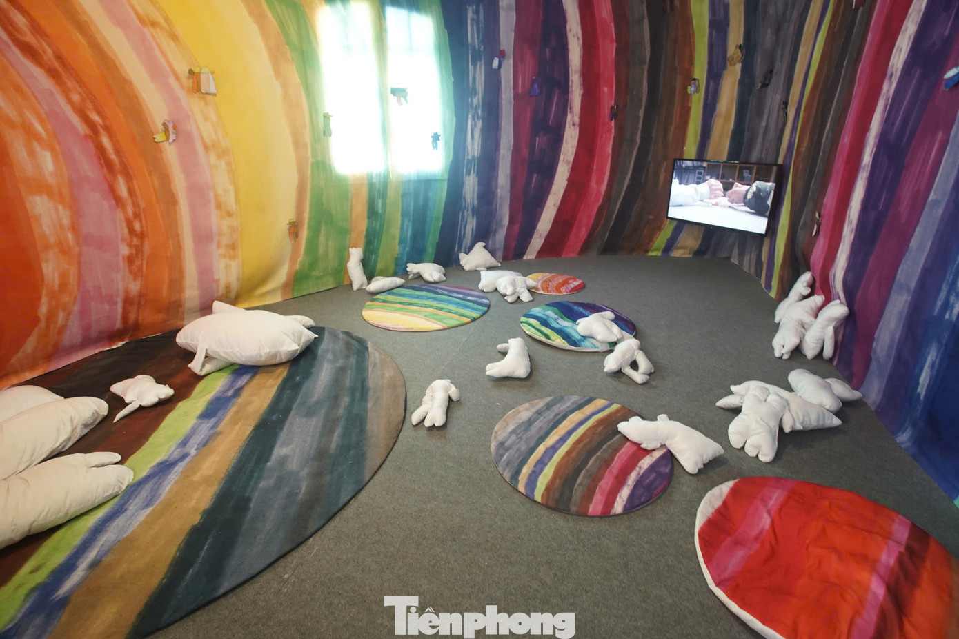 Nhiều tác phẩm được phát triển từ ý tưởng và chất liệu của các nghệ sĩ tiền bối, nhưng lại mang trong mình hơi thở đương đại.